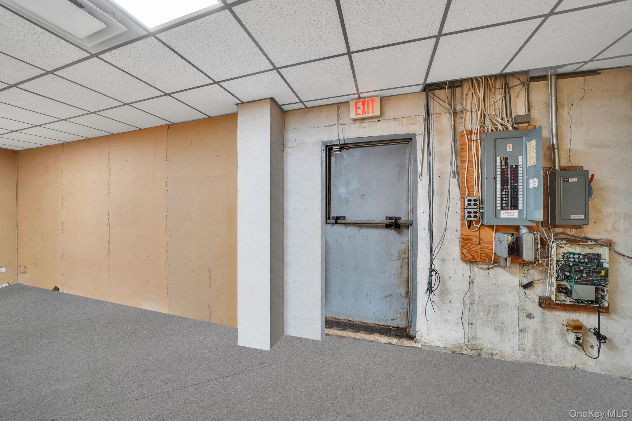 150 W Sunrise Highway Property Photo 21