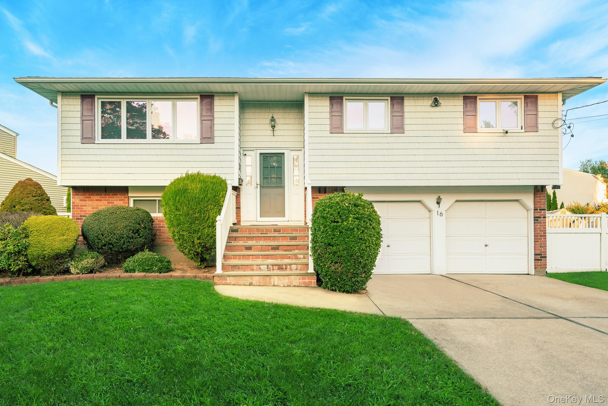 16 Sue-ann Court Property Photo 1