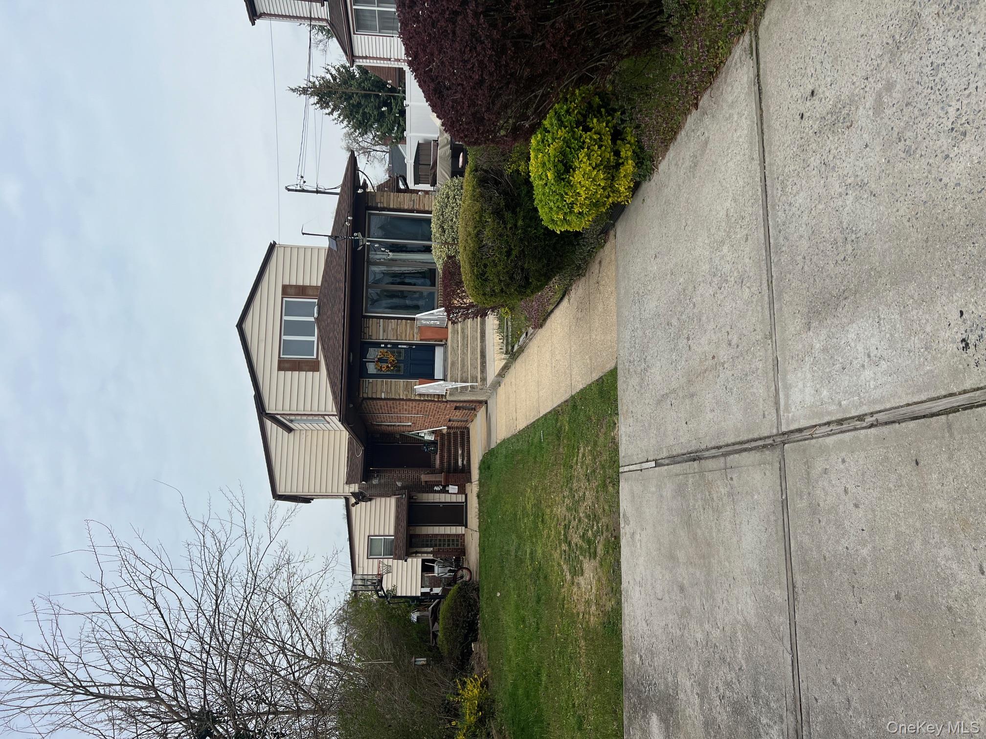 240 Oakley Avenue Property Photo 1