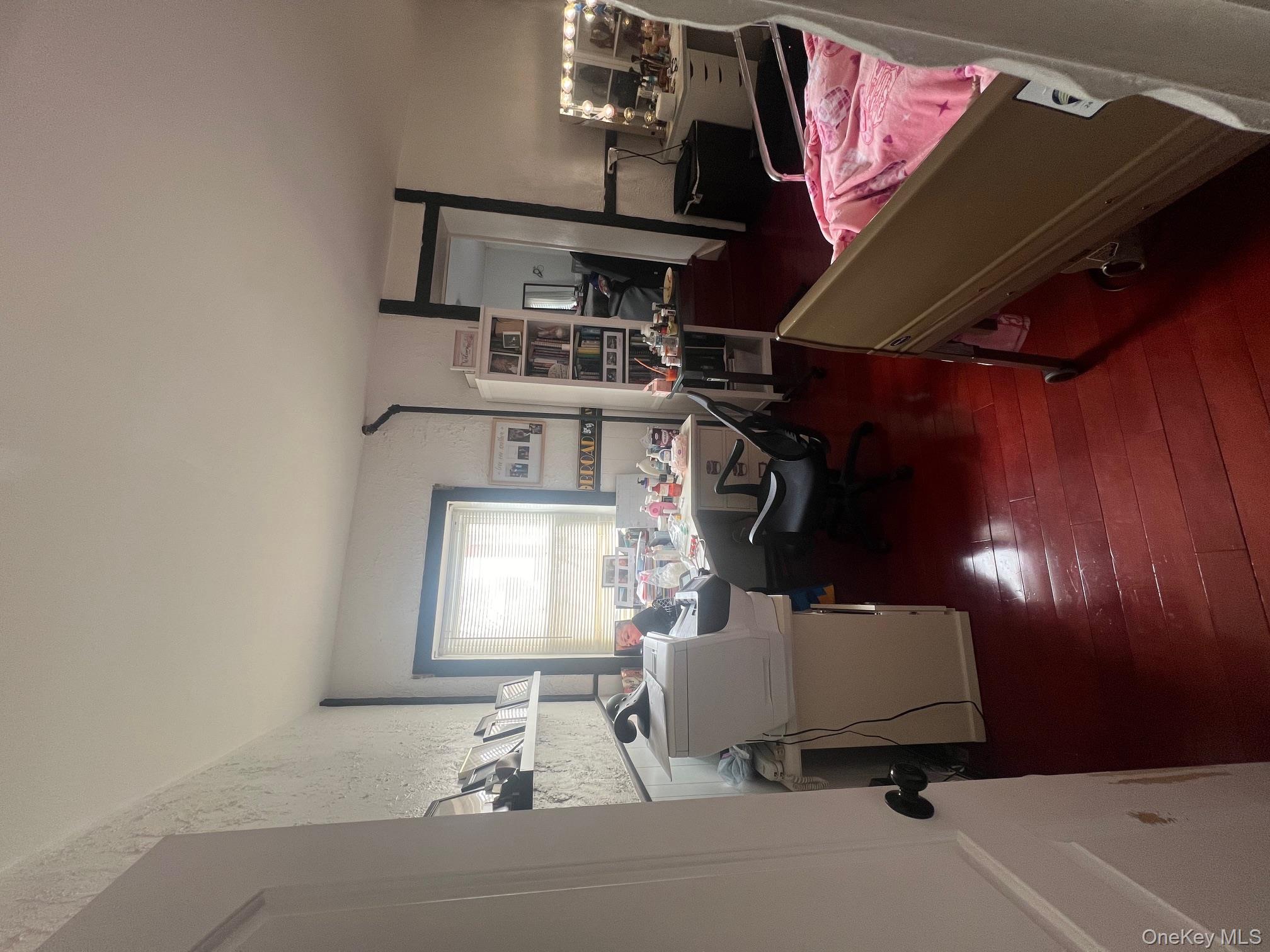 240 Oakley Avenue Property Photo 4