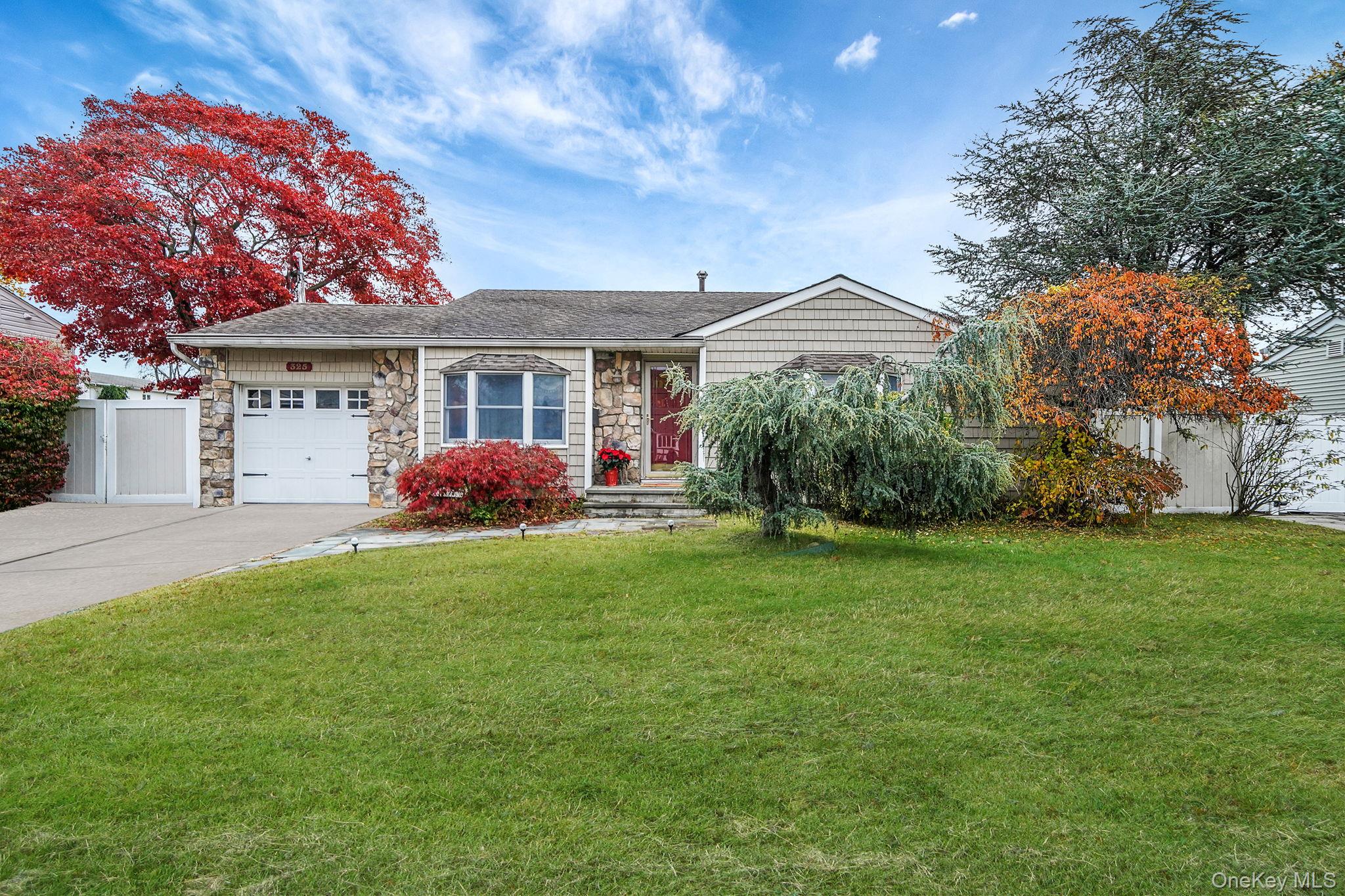 325 W 16th Street Property Photo 1