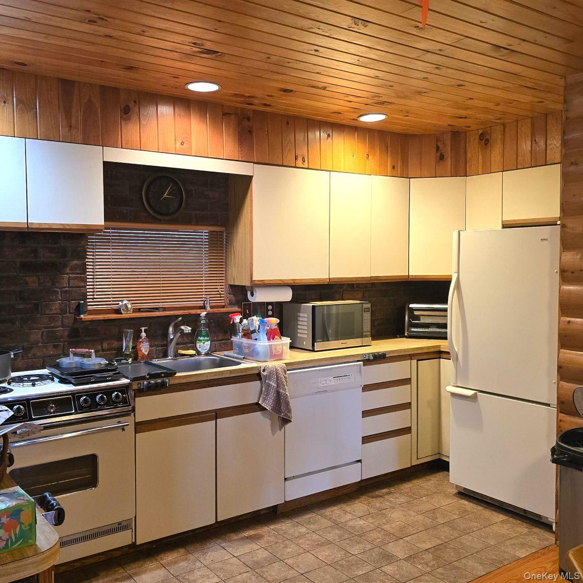 14 Lena Road Property Photo 15