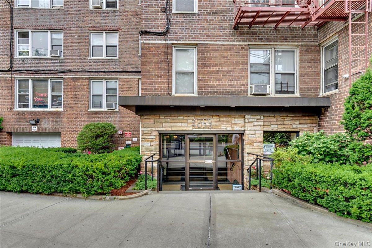 4265 Webster Ave. 5C Property Photo 1