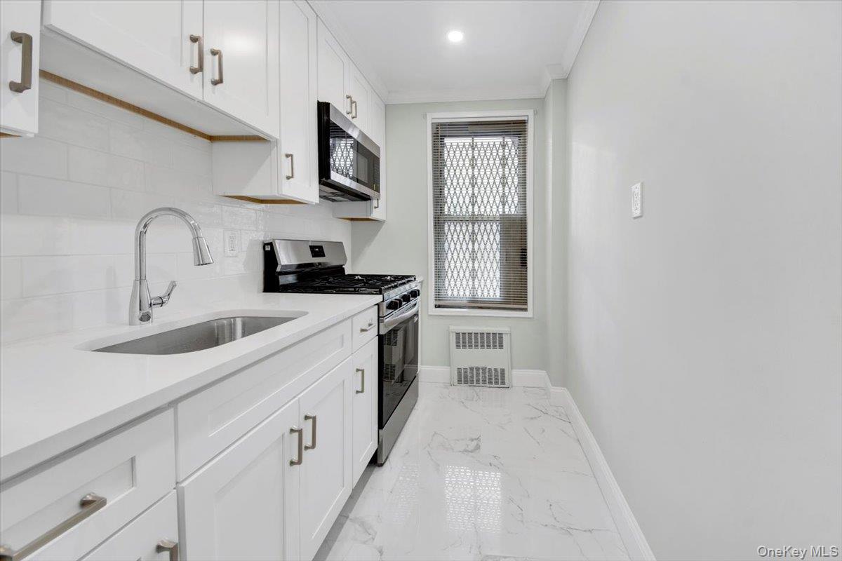 4265 Webster Ave. 5c Property Photo 6