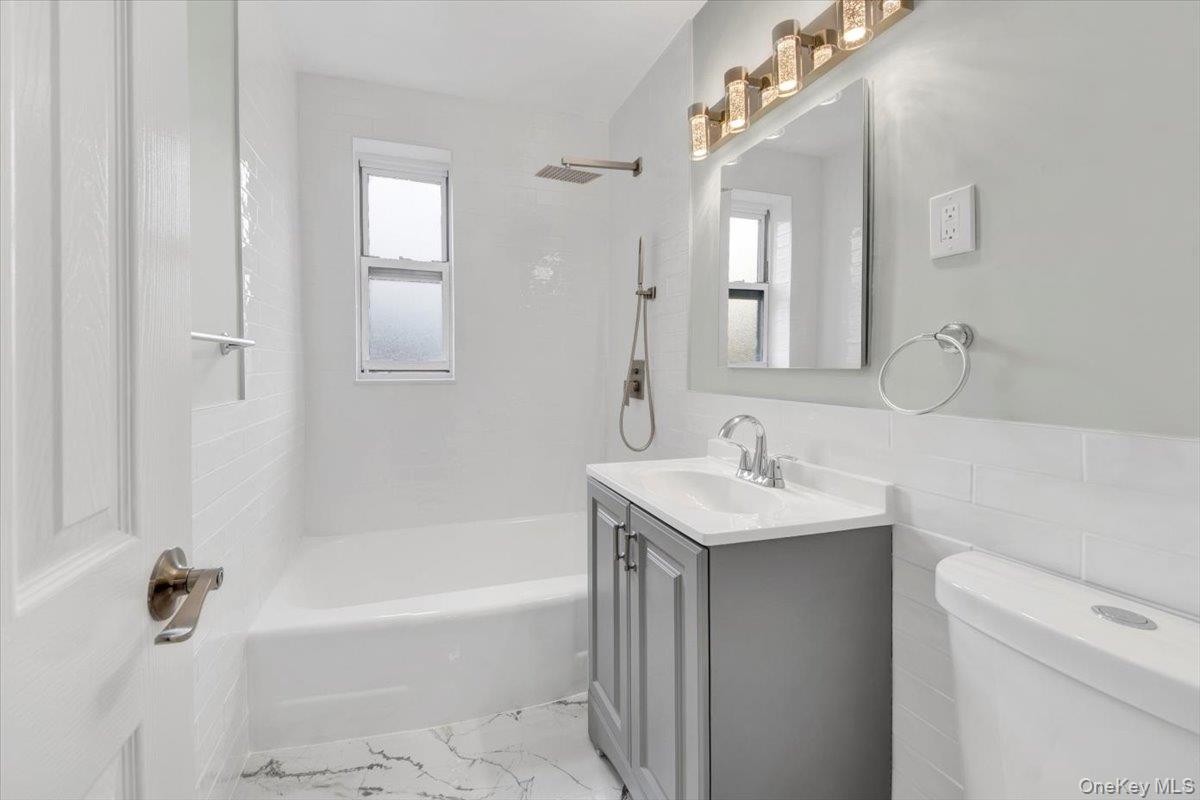 4265 Webster Ave. 5c Property Photo 14