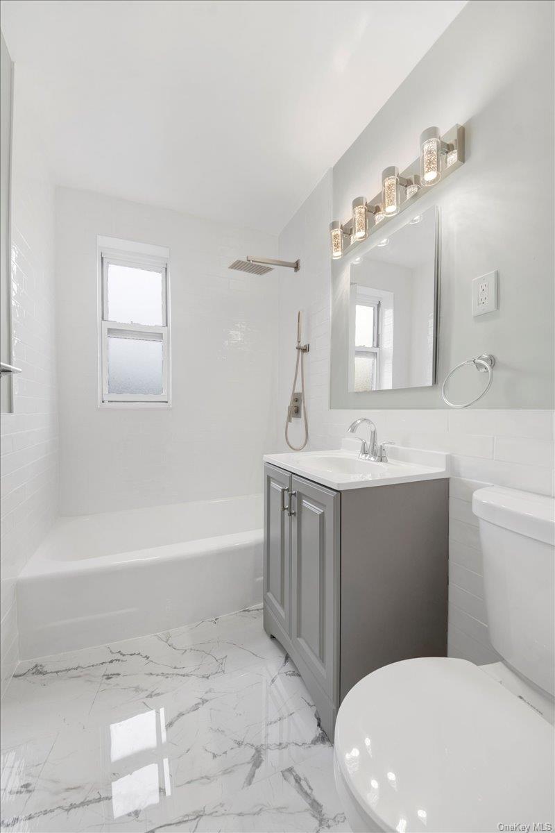 4265 Webster Ave. 5c Property Photo 15