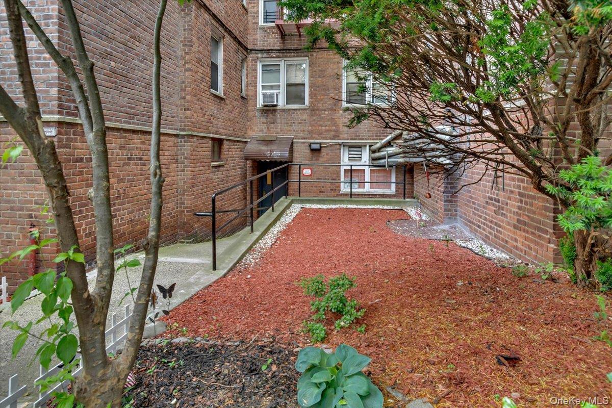 4265 Webster Ave. 5c Property Photo 20
