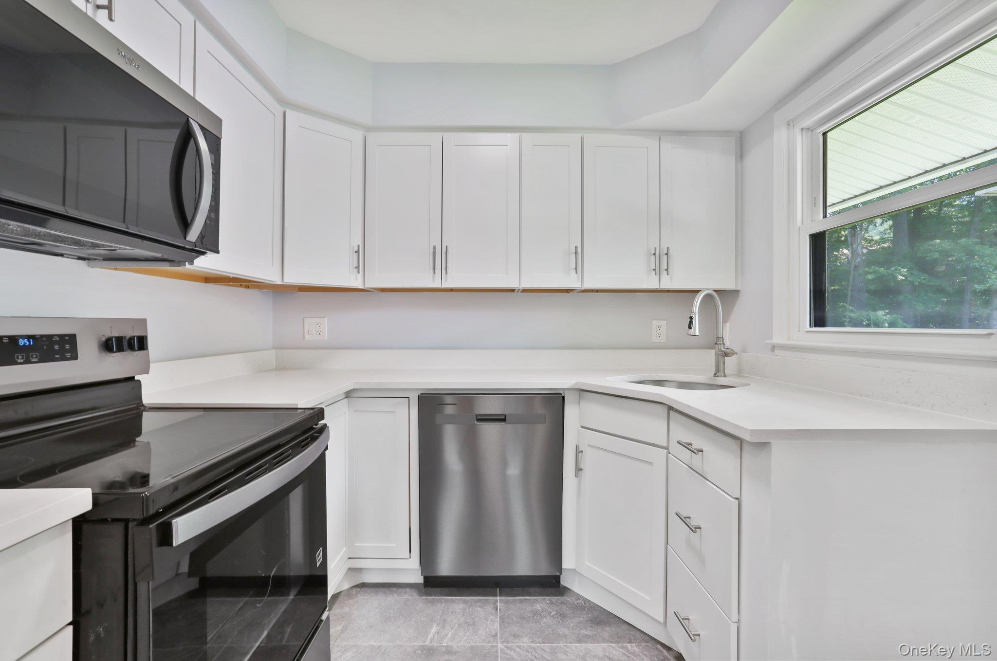 34 Warwick Place D Property Photo 1