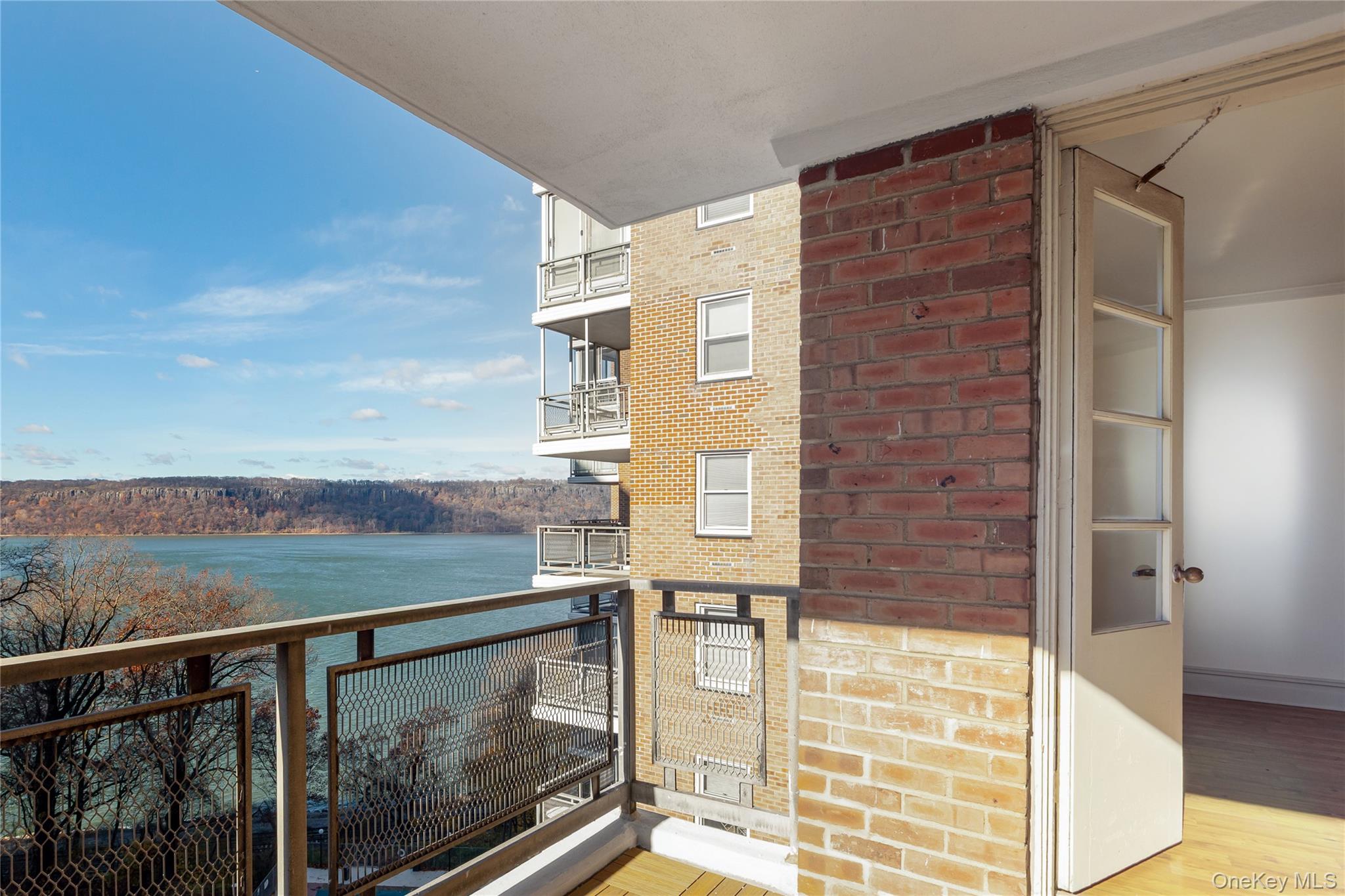 2621 Palisade Avenue 4j Property Photo 3