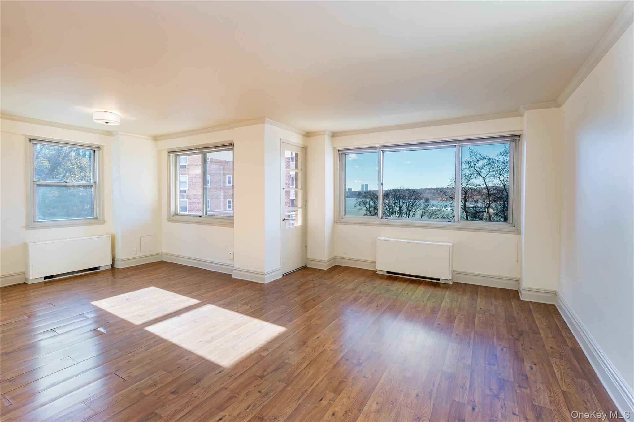 2621 Palisade Avenue 4j Property Photo 6