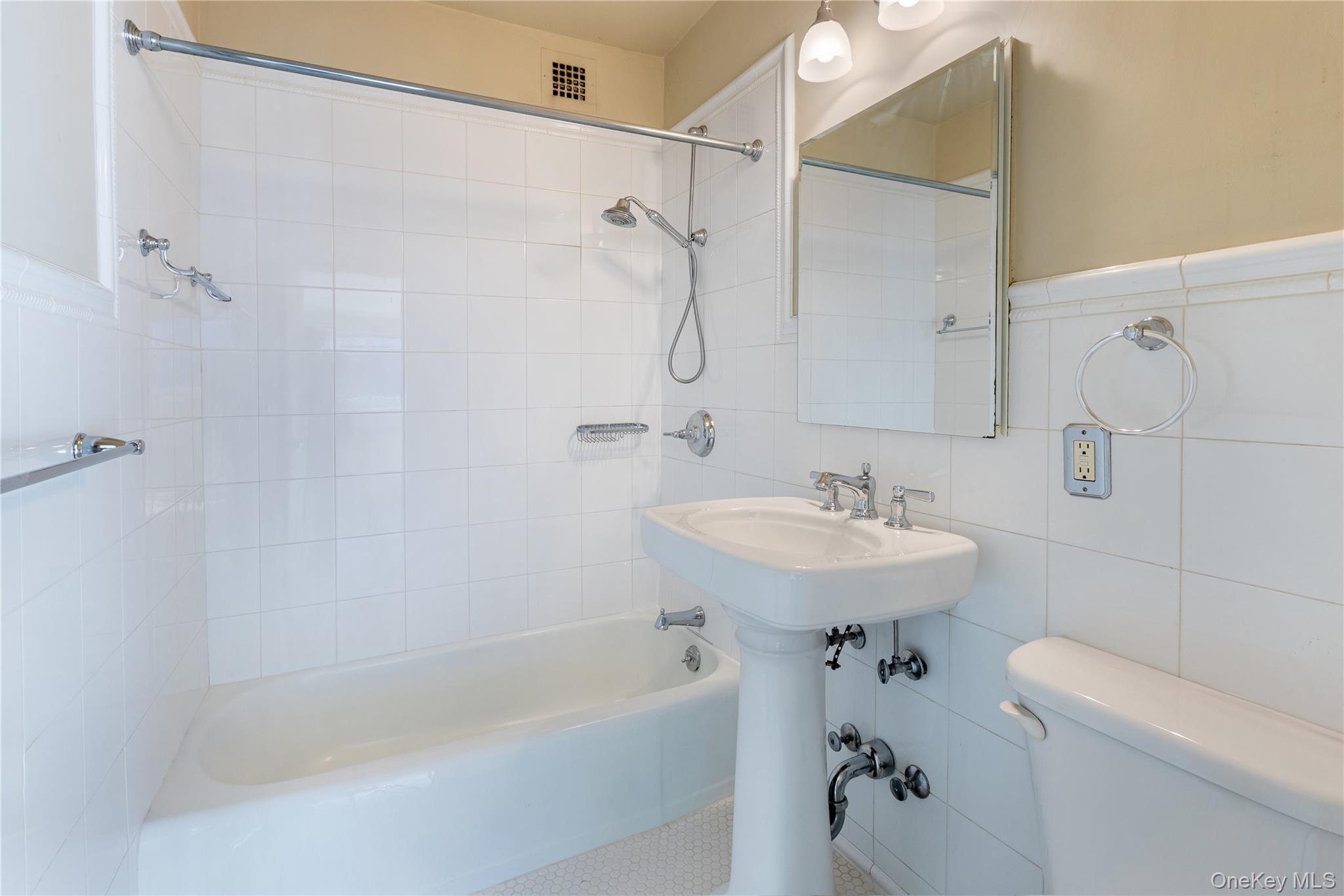 2621 Palisade Avenue 4j Property Photo 14