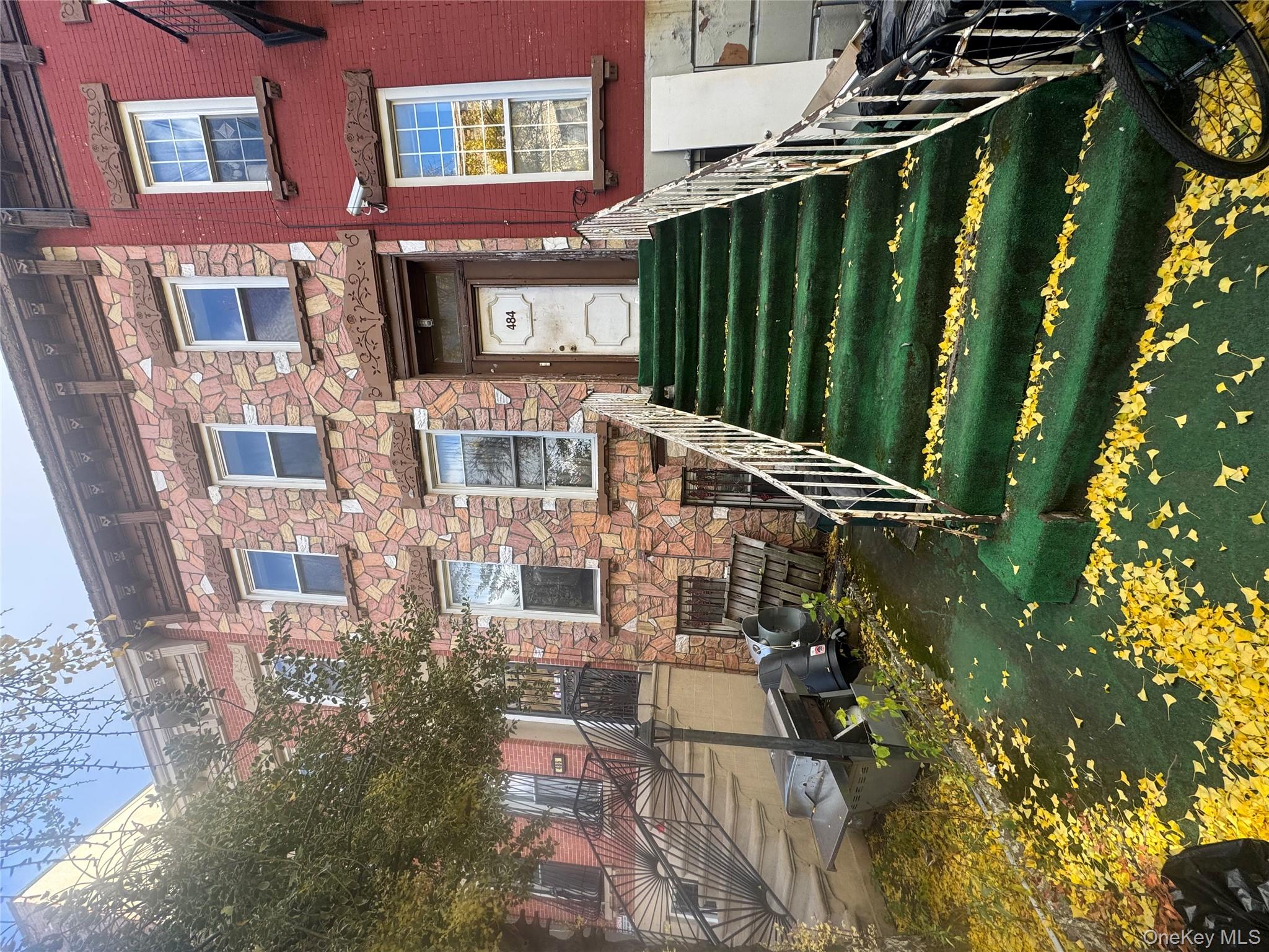 933152 Property Photo 1