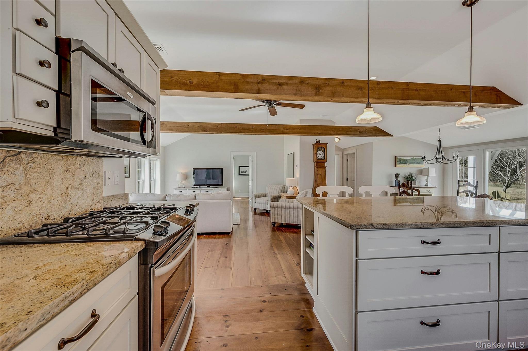 635 Strohson Road Property Photo 11