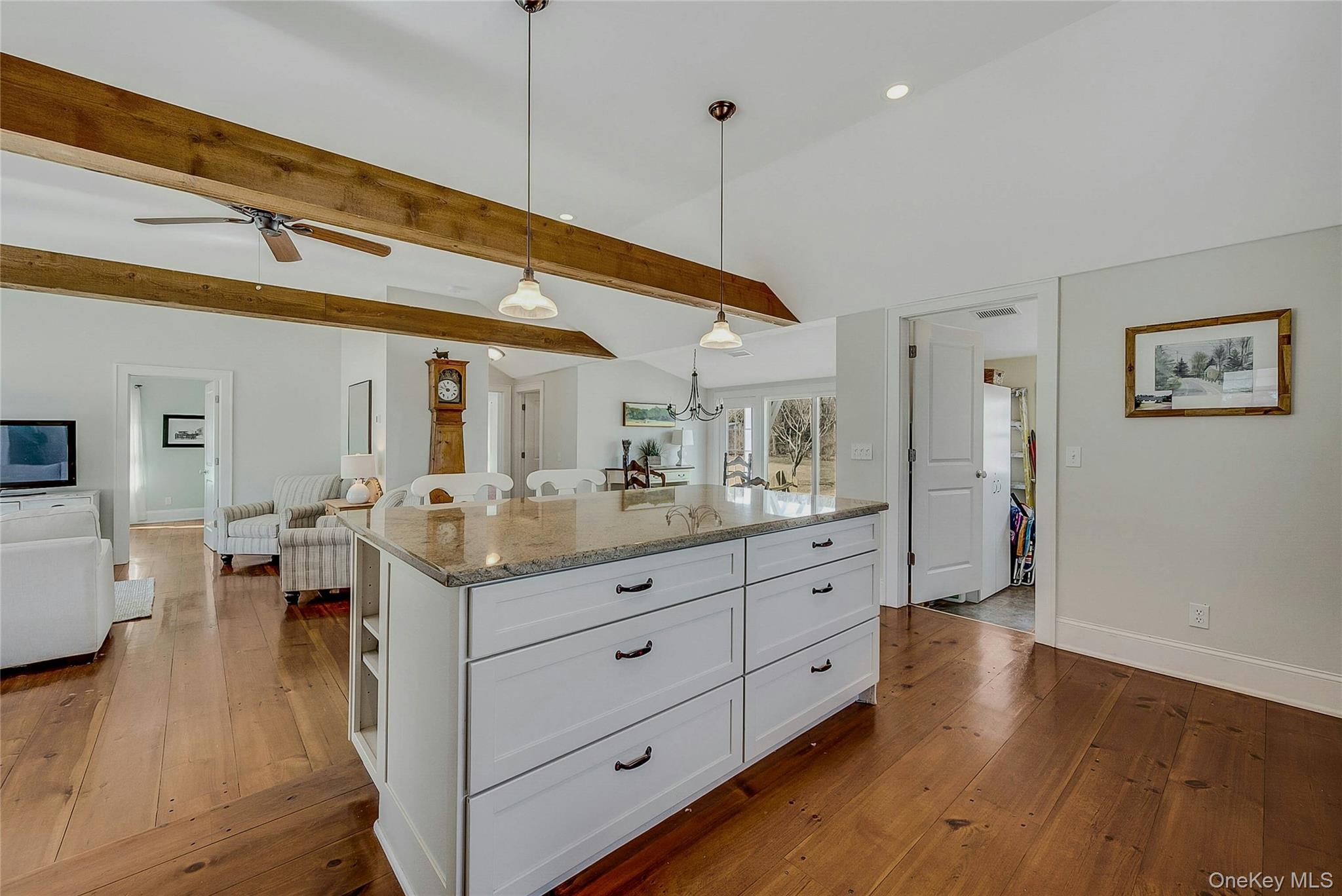 635 Strohson Road Property Photo 12
