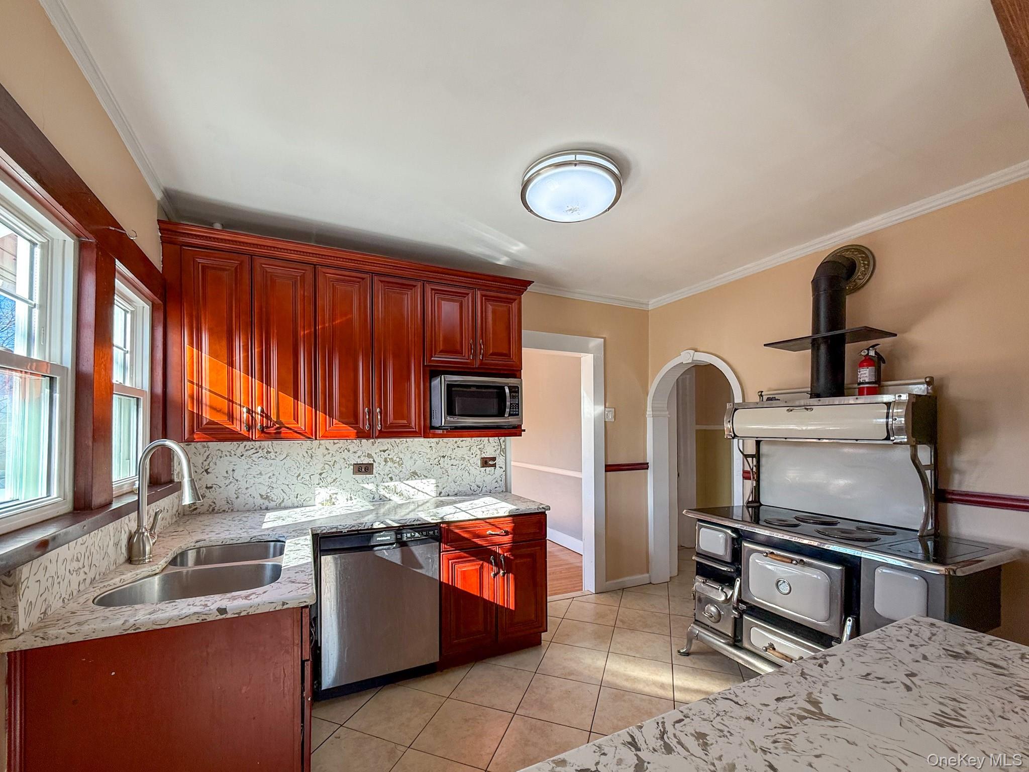 163 Shaw Avenue Property Photo 9