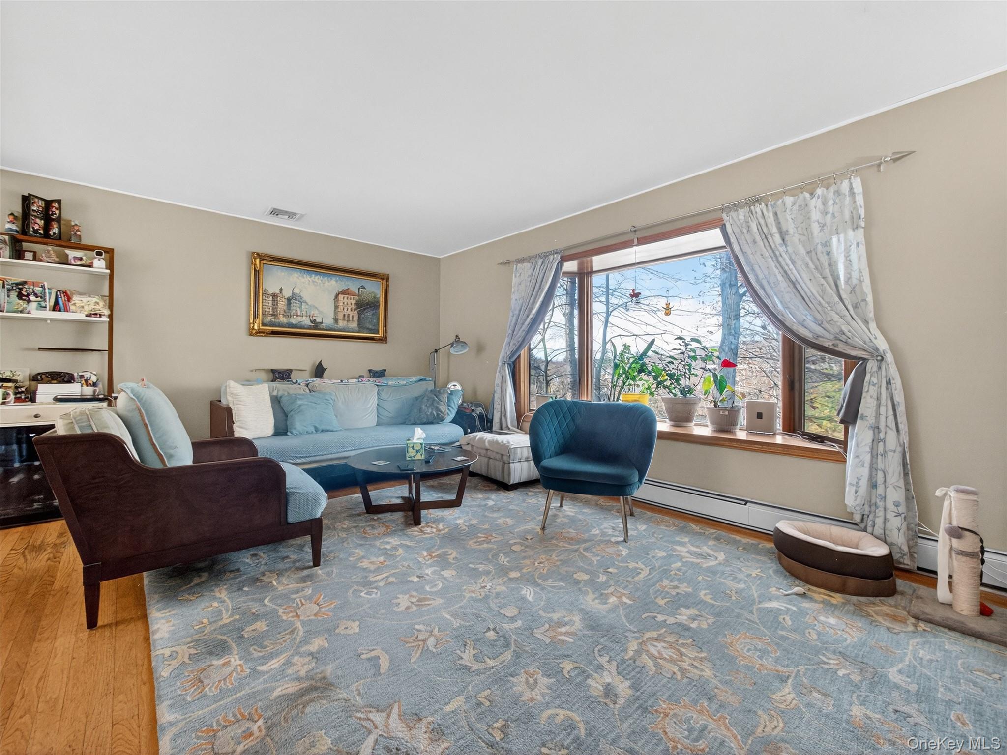 450 Valentine Avenue Property Photo 4