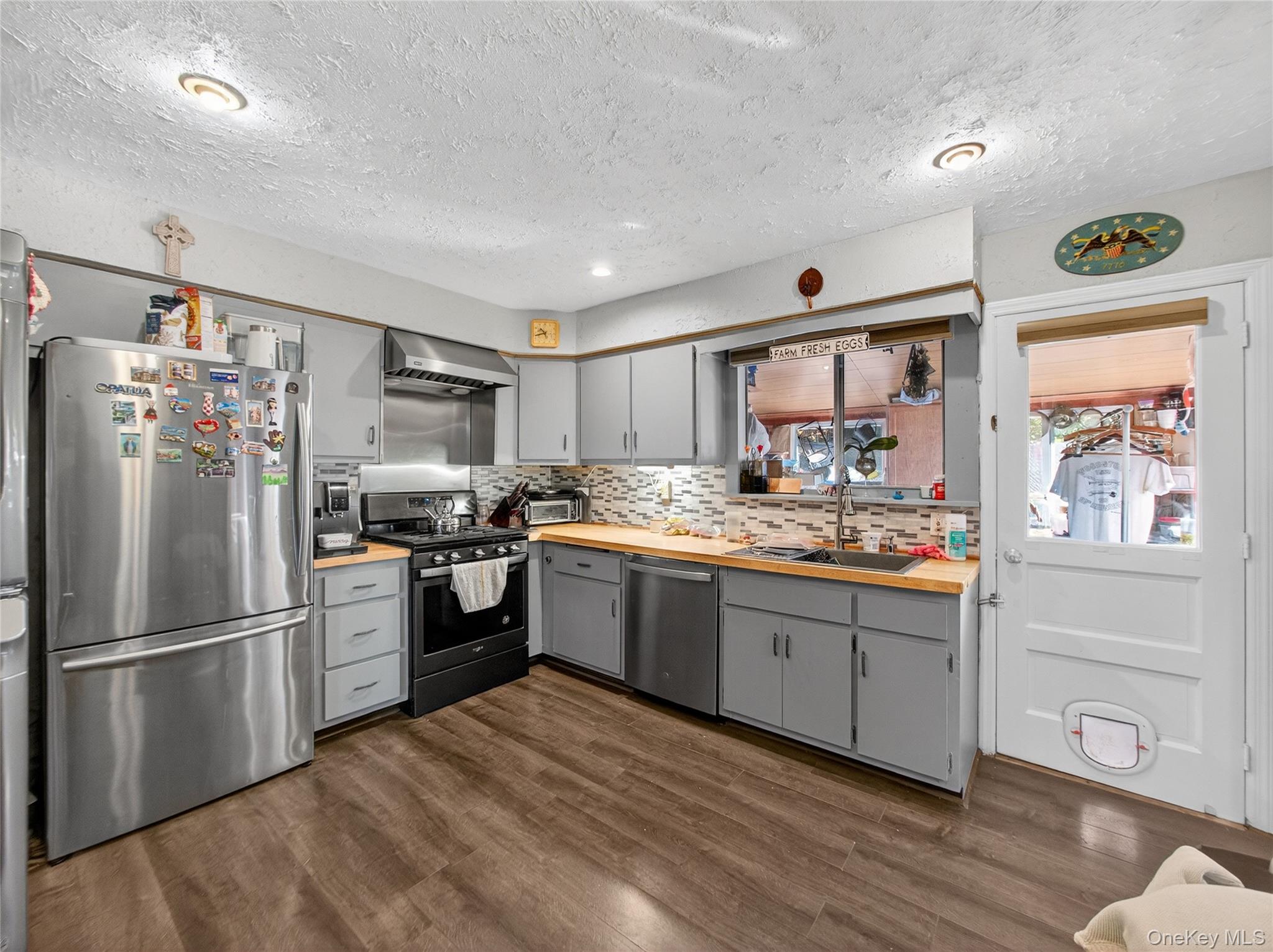 450 Valentine Avenue Property Photo 5