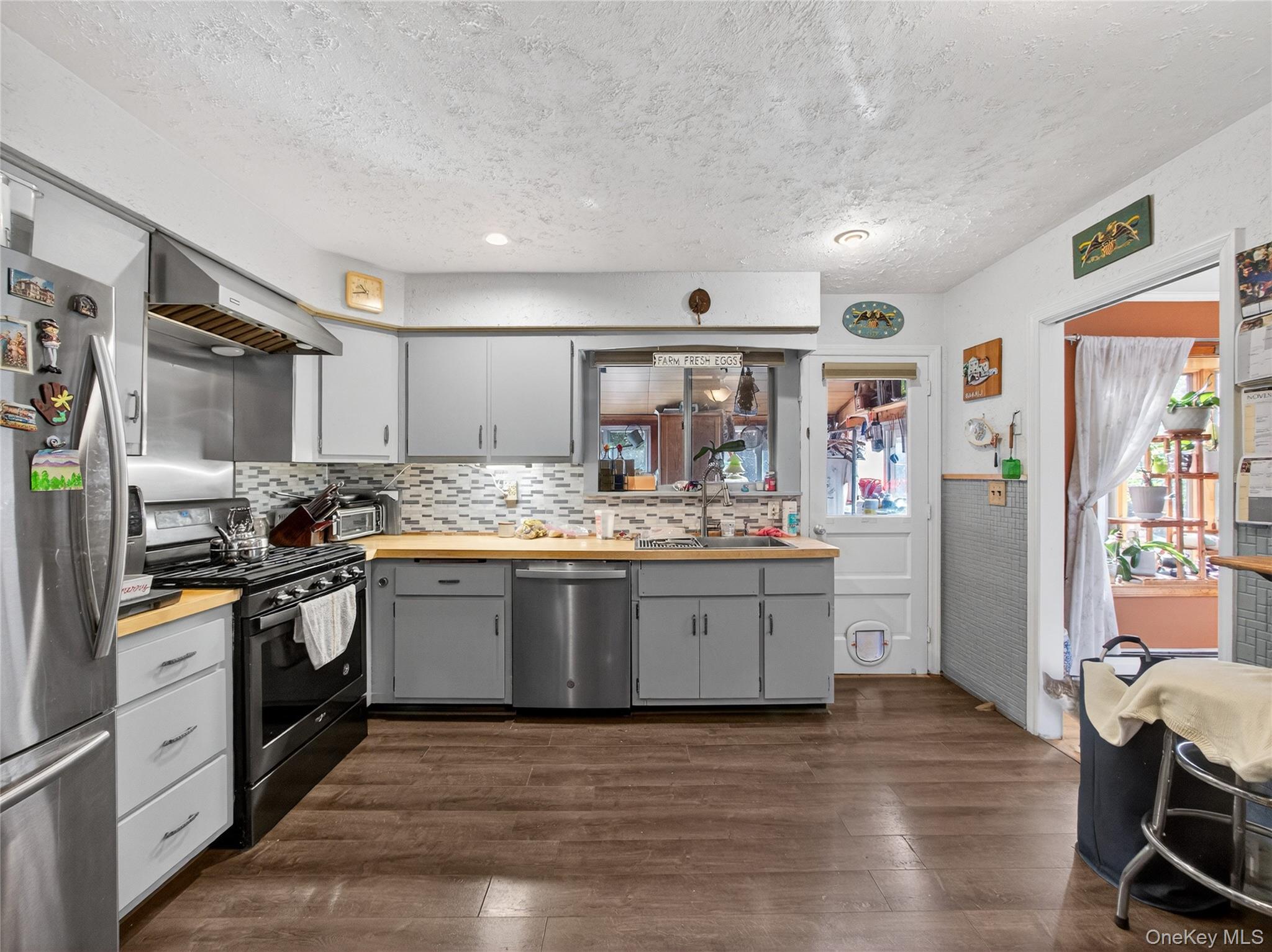 450 Valentine Avenue Property Photo 10