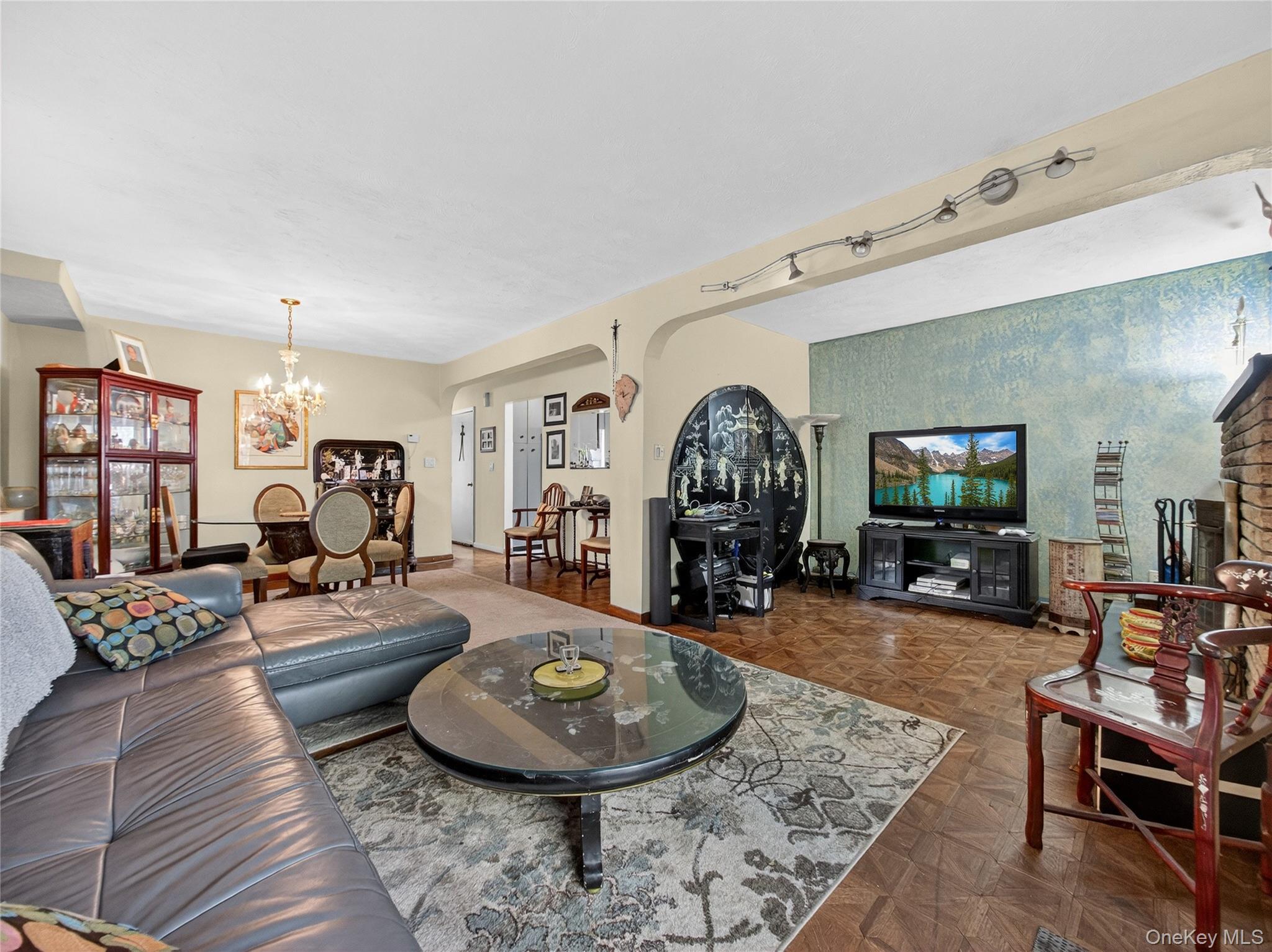 450 Valentine Avenue Property Photo 17