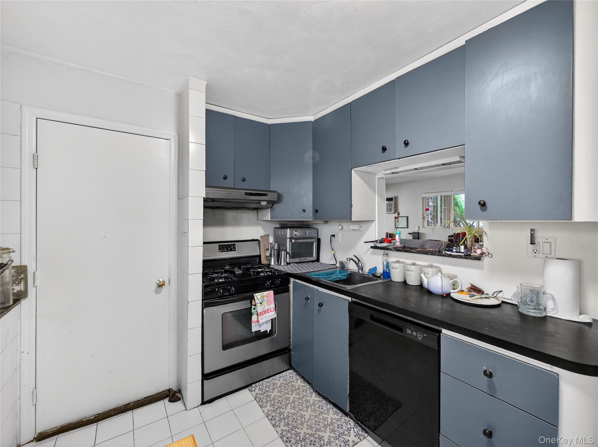 450 Valentine Avenue Property Photo 21