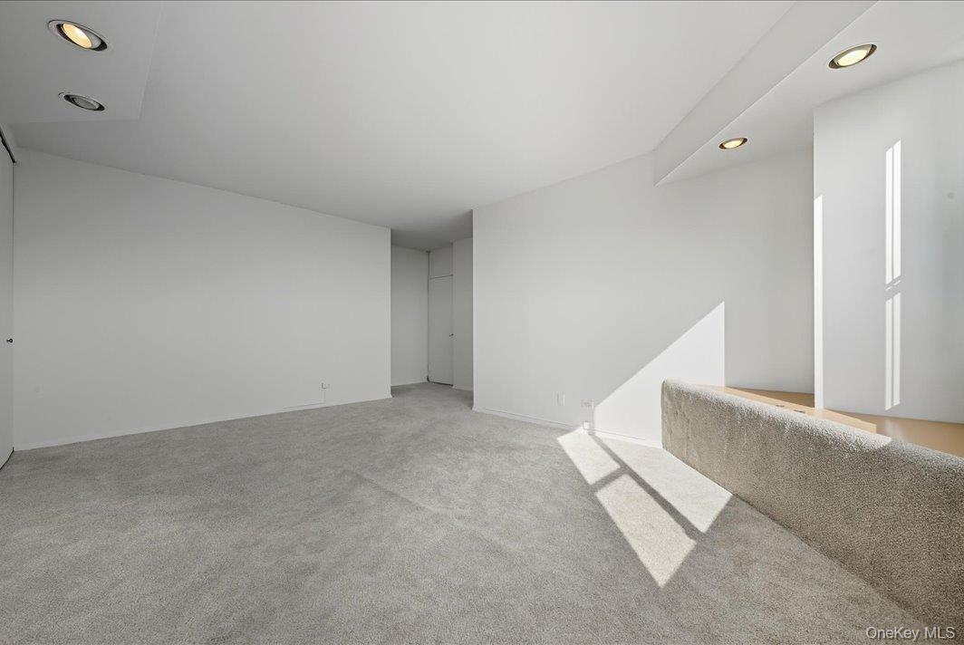 27110 Grand Central Parkway 30r Property Photo 19
