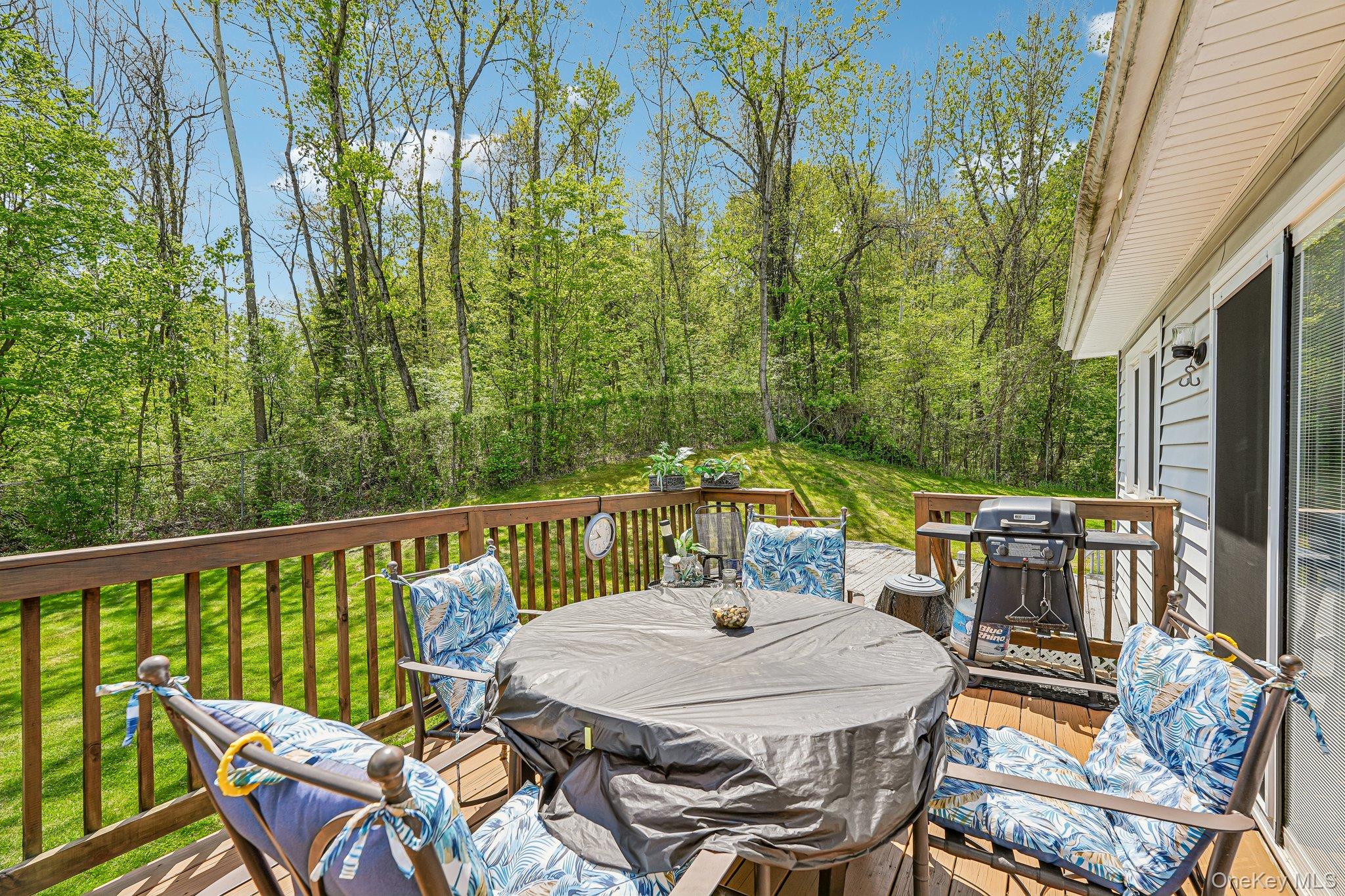 105 Shaker Court Property Photo 32