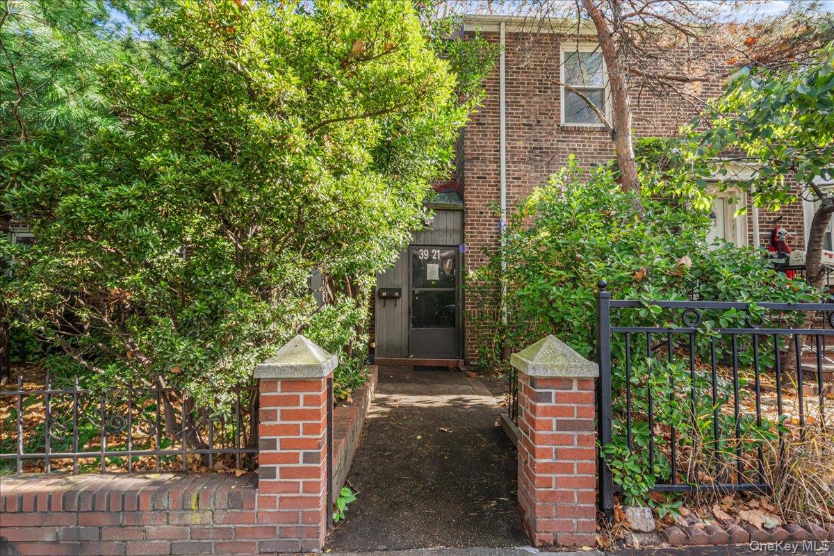 3921 48th Street Property Photo 1