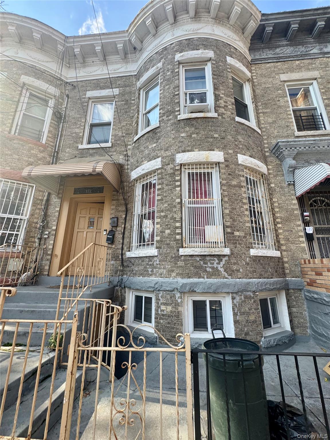 182 Lincoln Avenue Property Photo 1