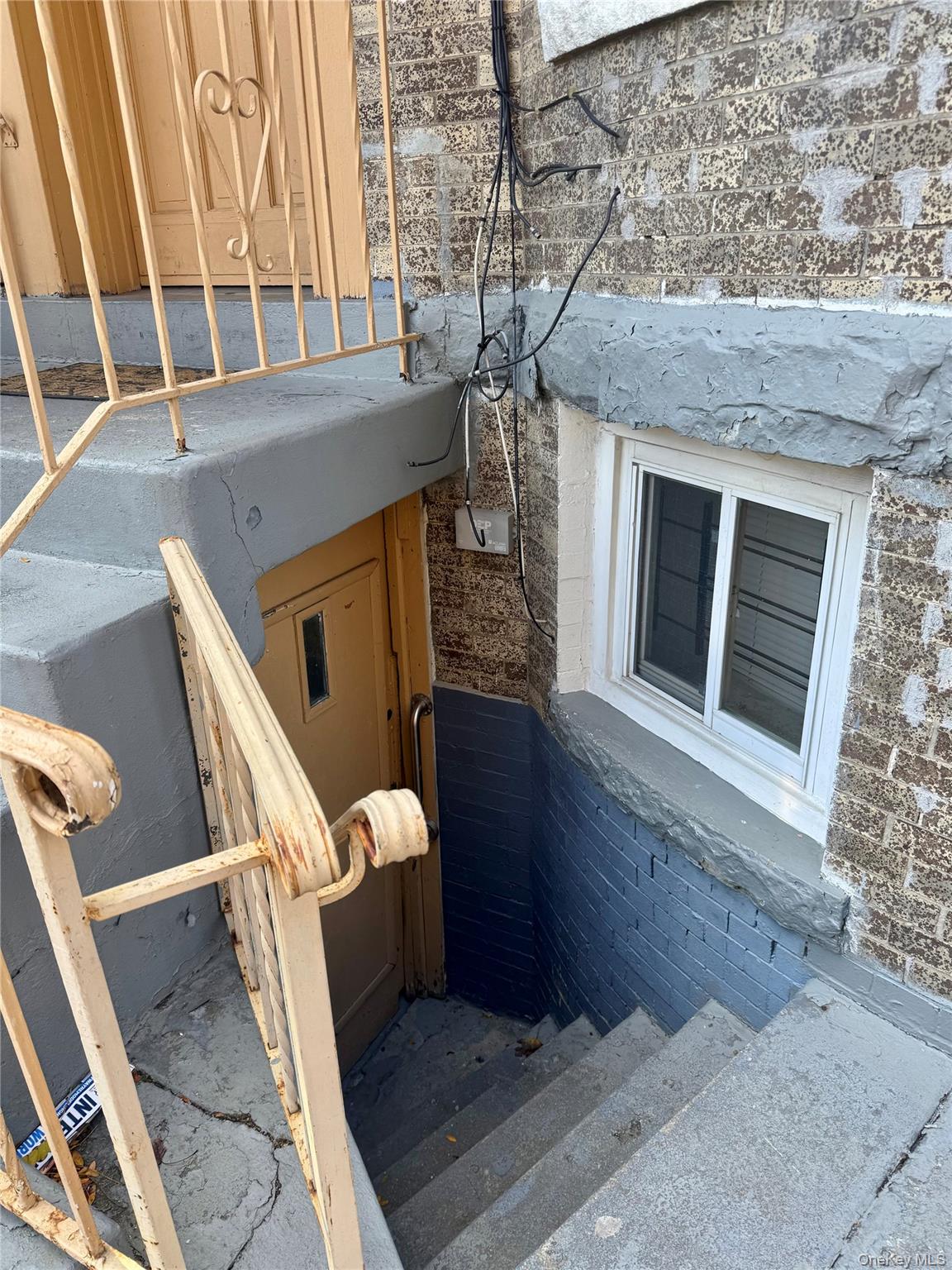 182 Lincoln Avenue Property Photo 2