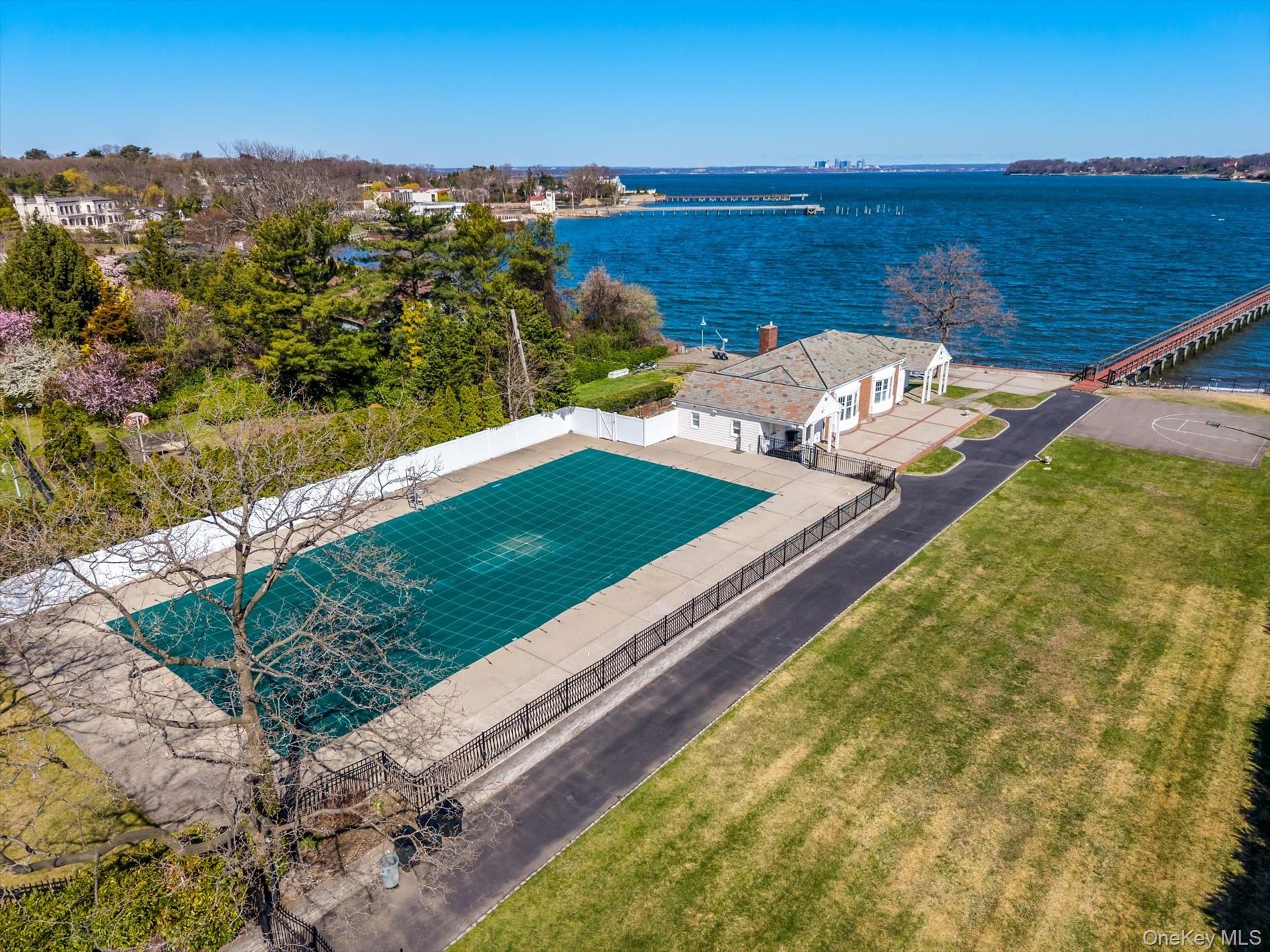 33 Harbour Road Property Photo 4