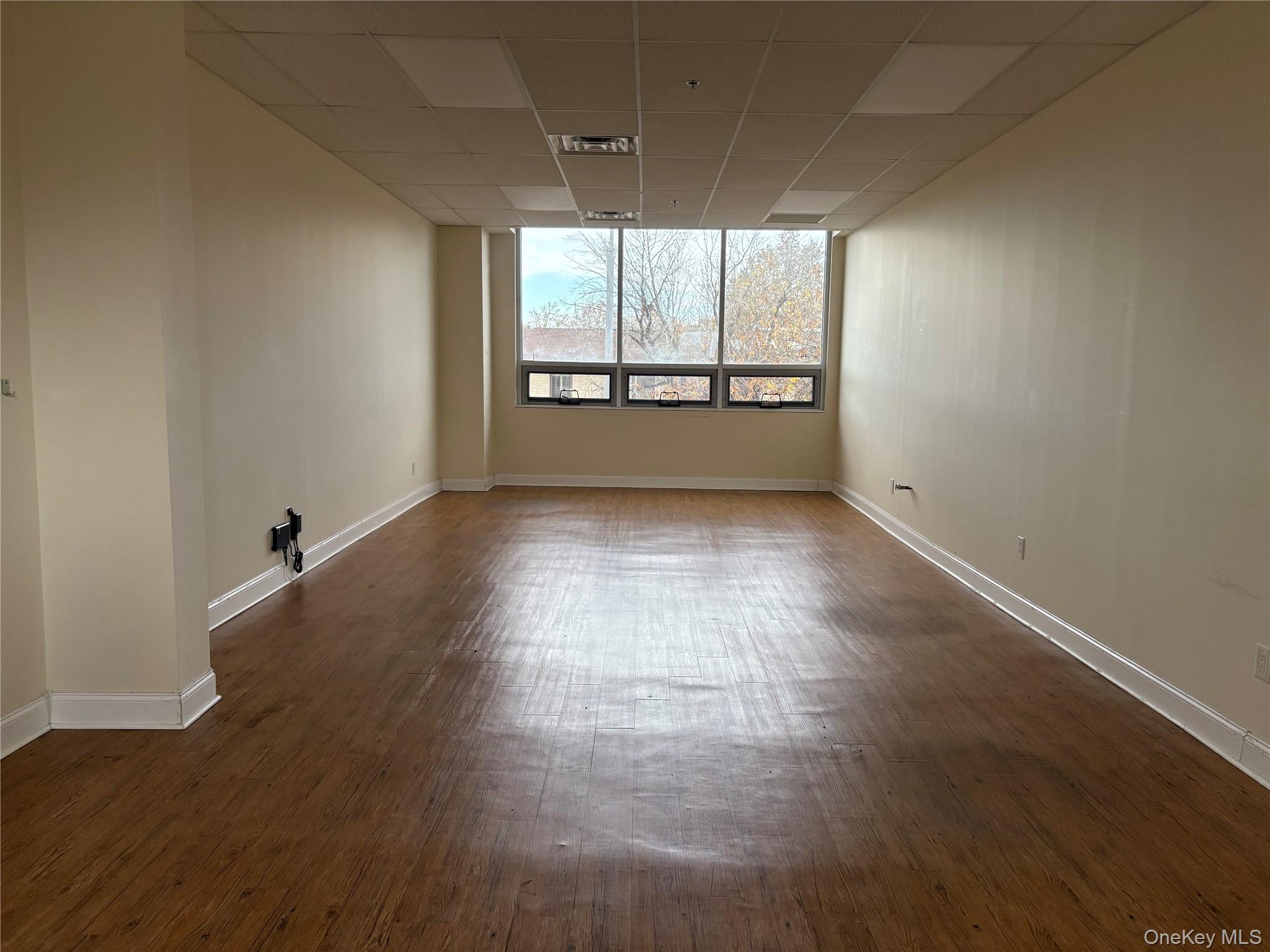 192-14 Northern Boulevard Property Photo 4
