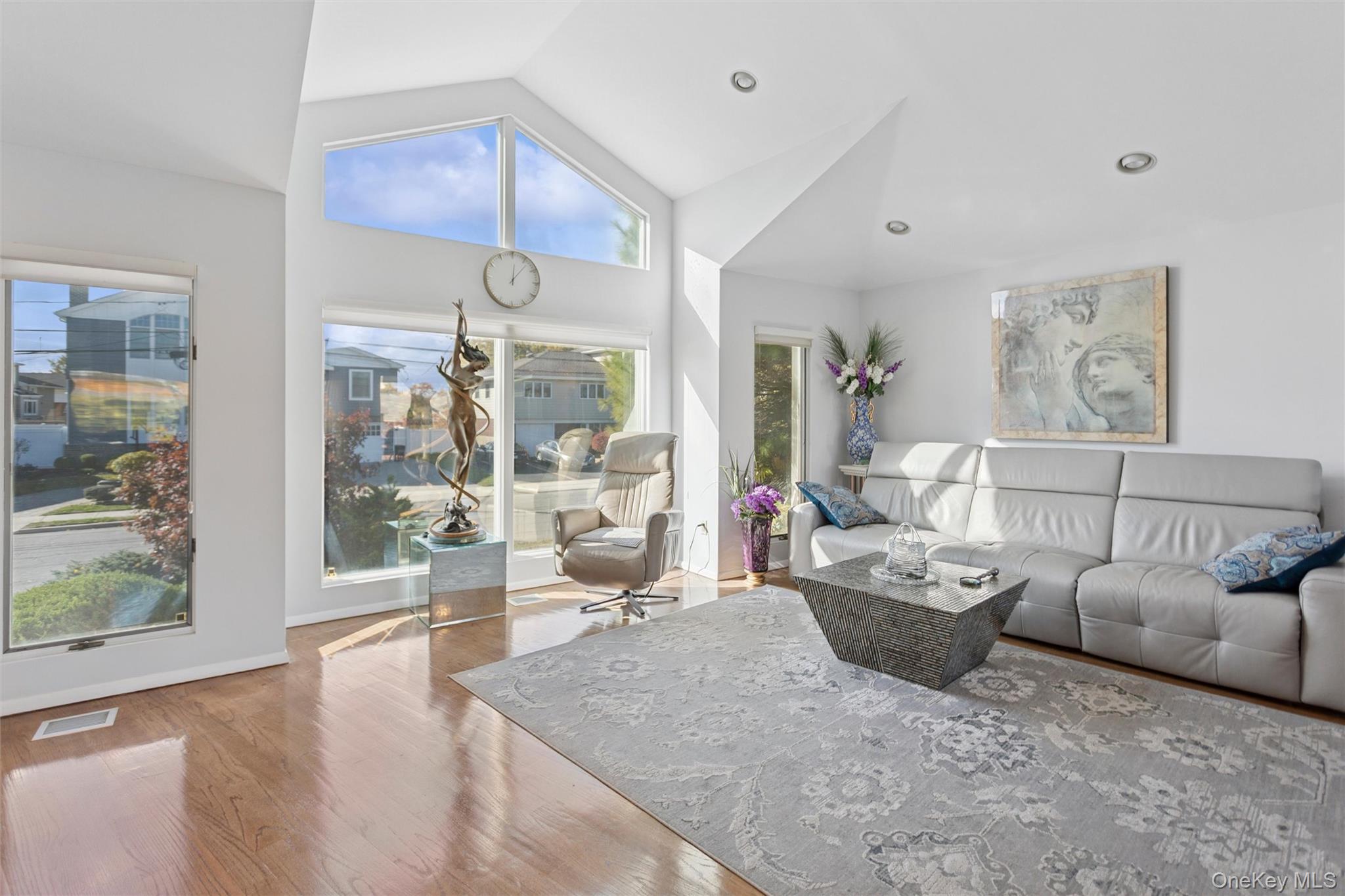 2729 Shore Drive Property Photo 4