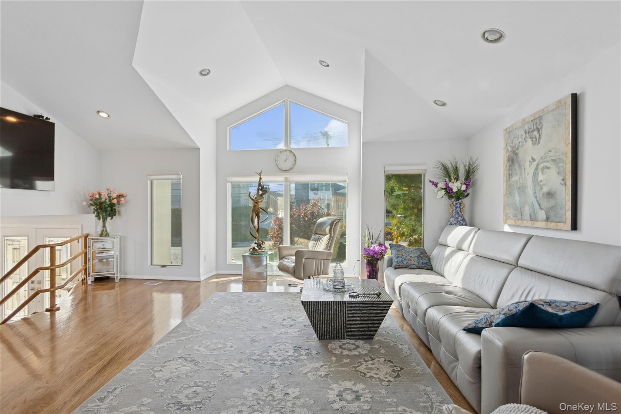 2729 Shore Drive Property Photo 6
