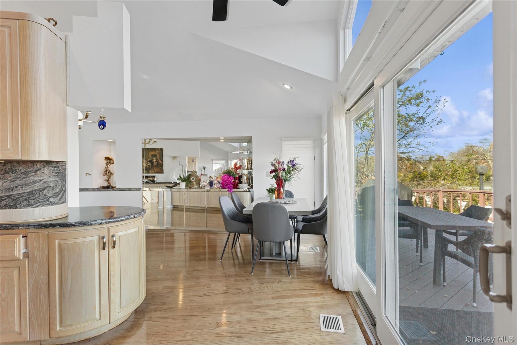 2729 Shore Drive Property Photo 11