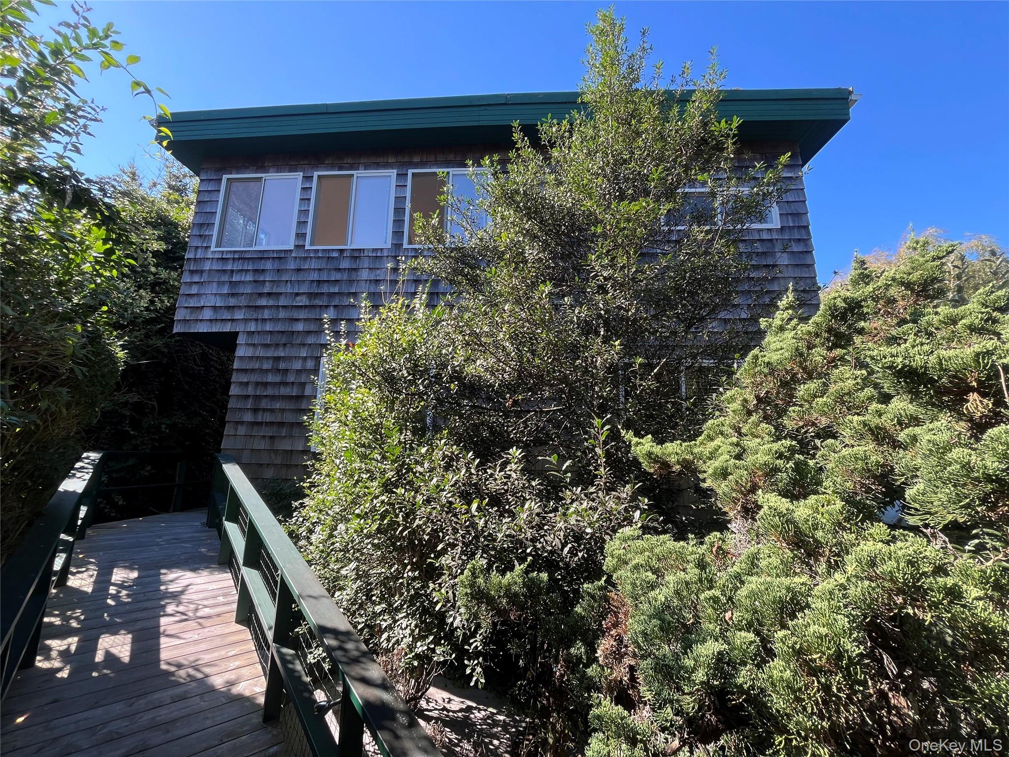 150 Clipper Roadway Property Photo 1
