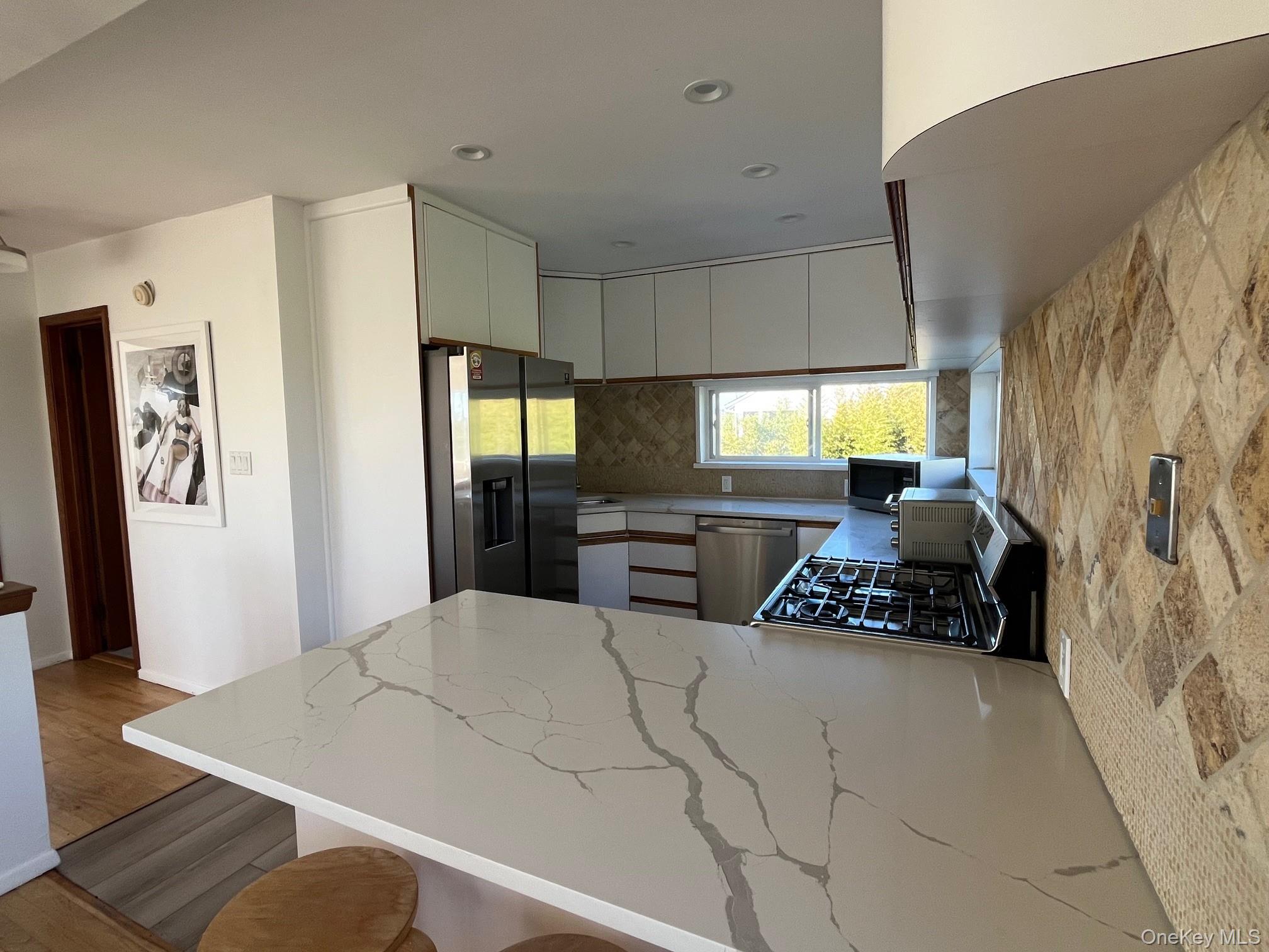 150 Clipper Roadway Property Photo 6