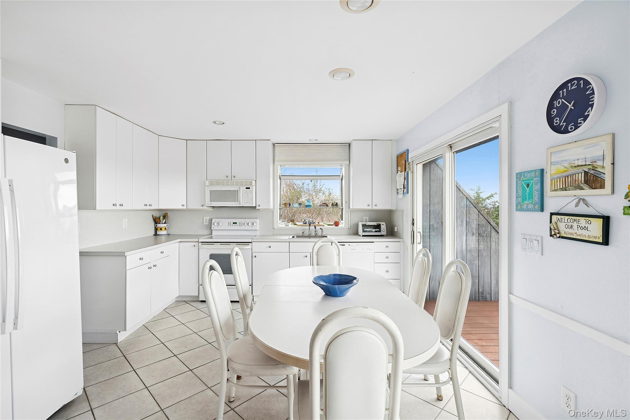 542 Dune Road Property Photo 6
