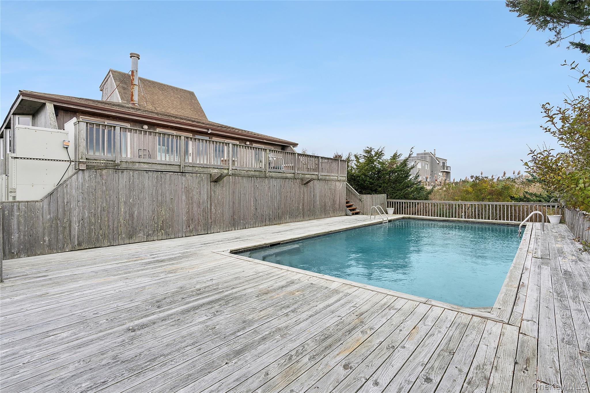 542 Dune Road Property Photo 13