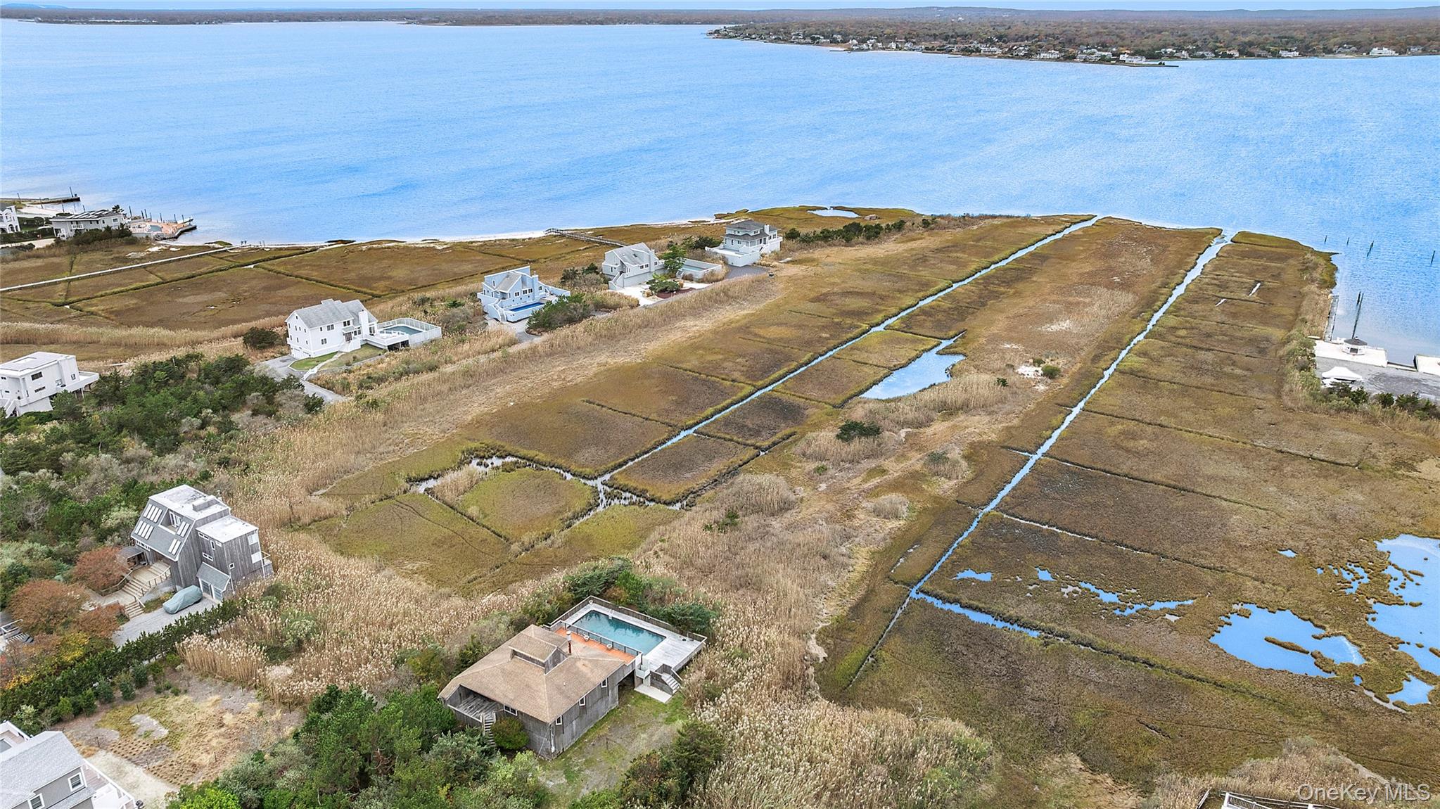 542 Dune Road Property Photo 17
