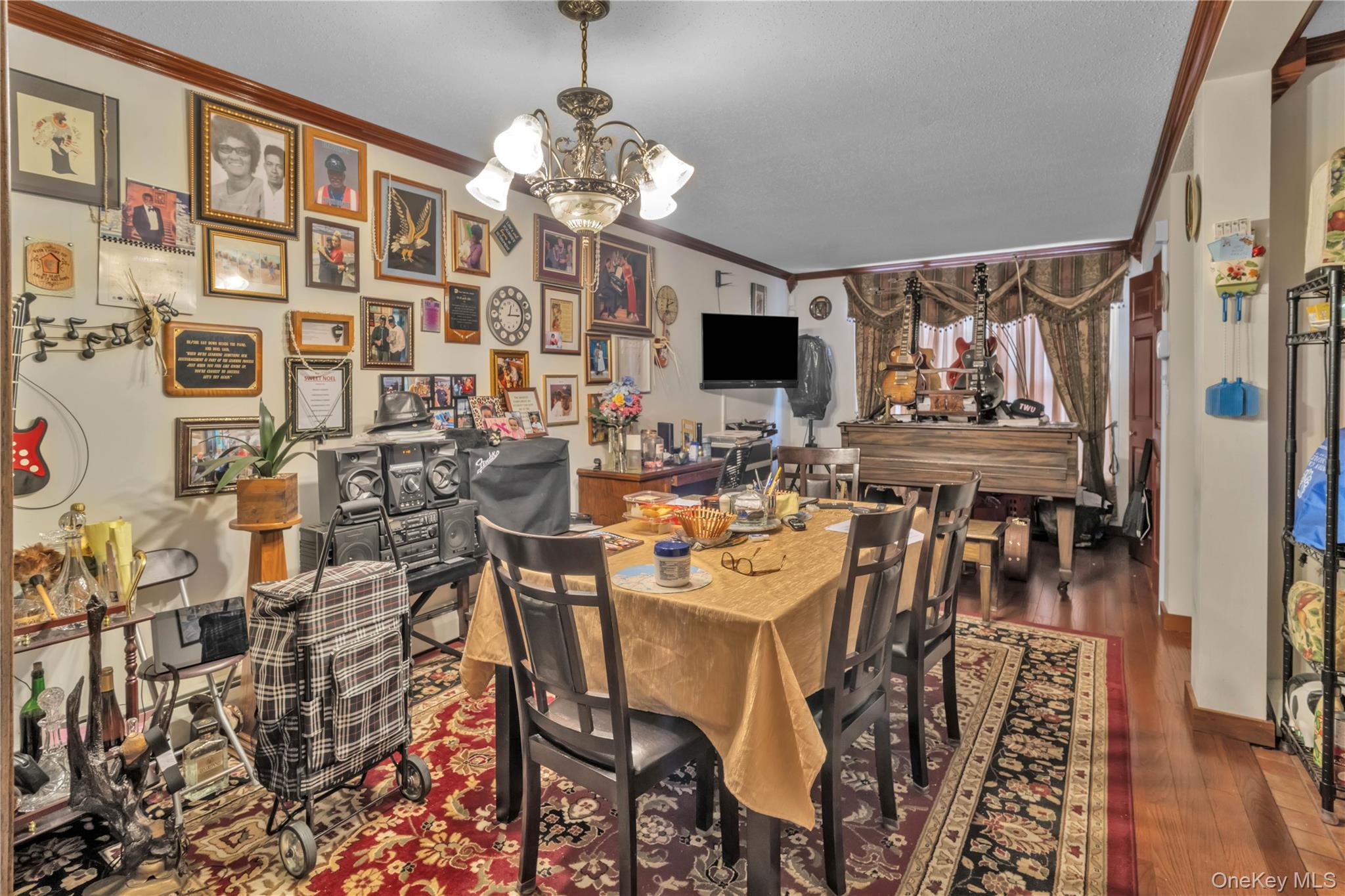 221 Macdougal Street Property Photo 5