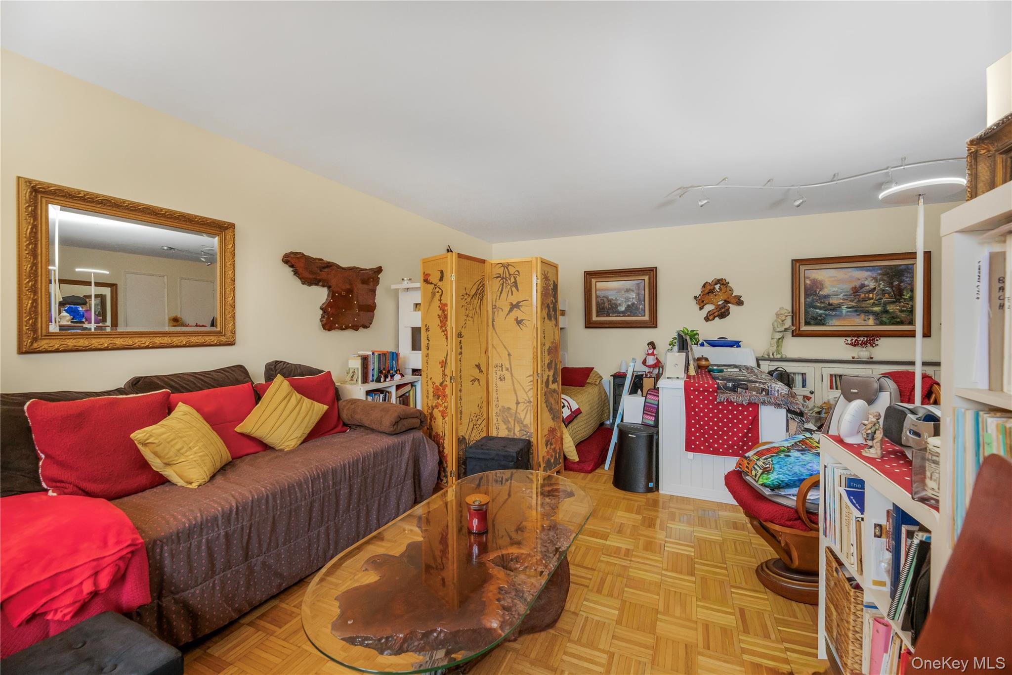 679 Warburton Avenue 1m Property Photo 6