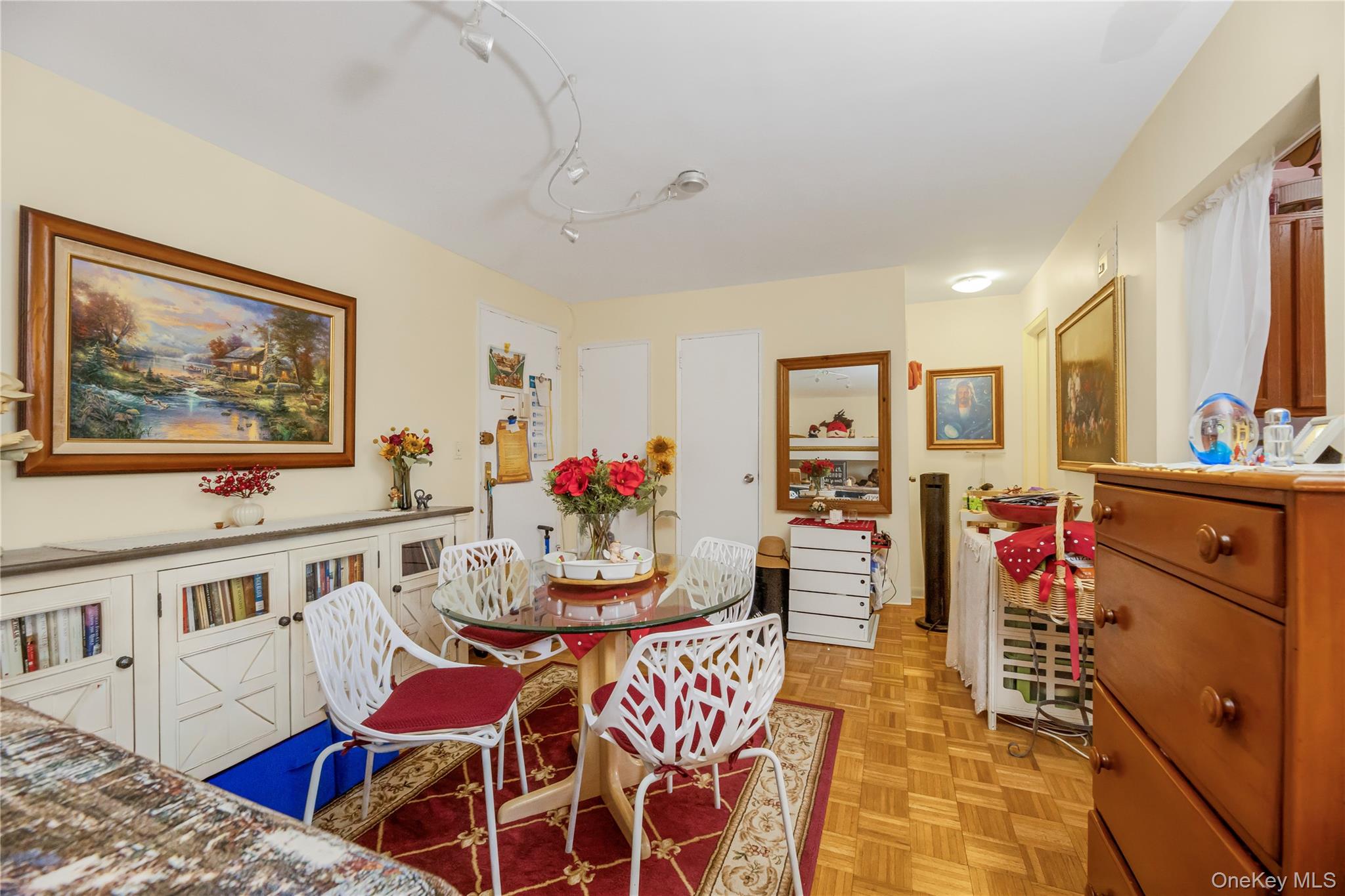 679 Warburton Avenue 1m Property Photo 11