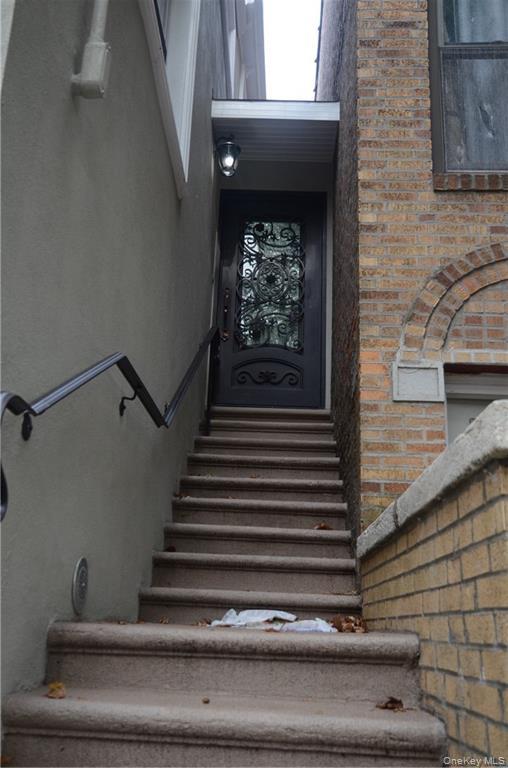 235 E 235th Street Property Photo 5