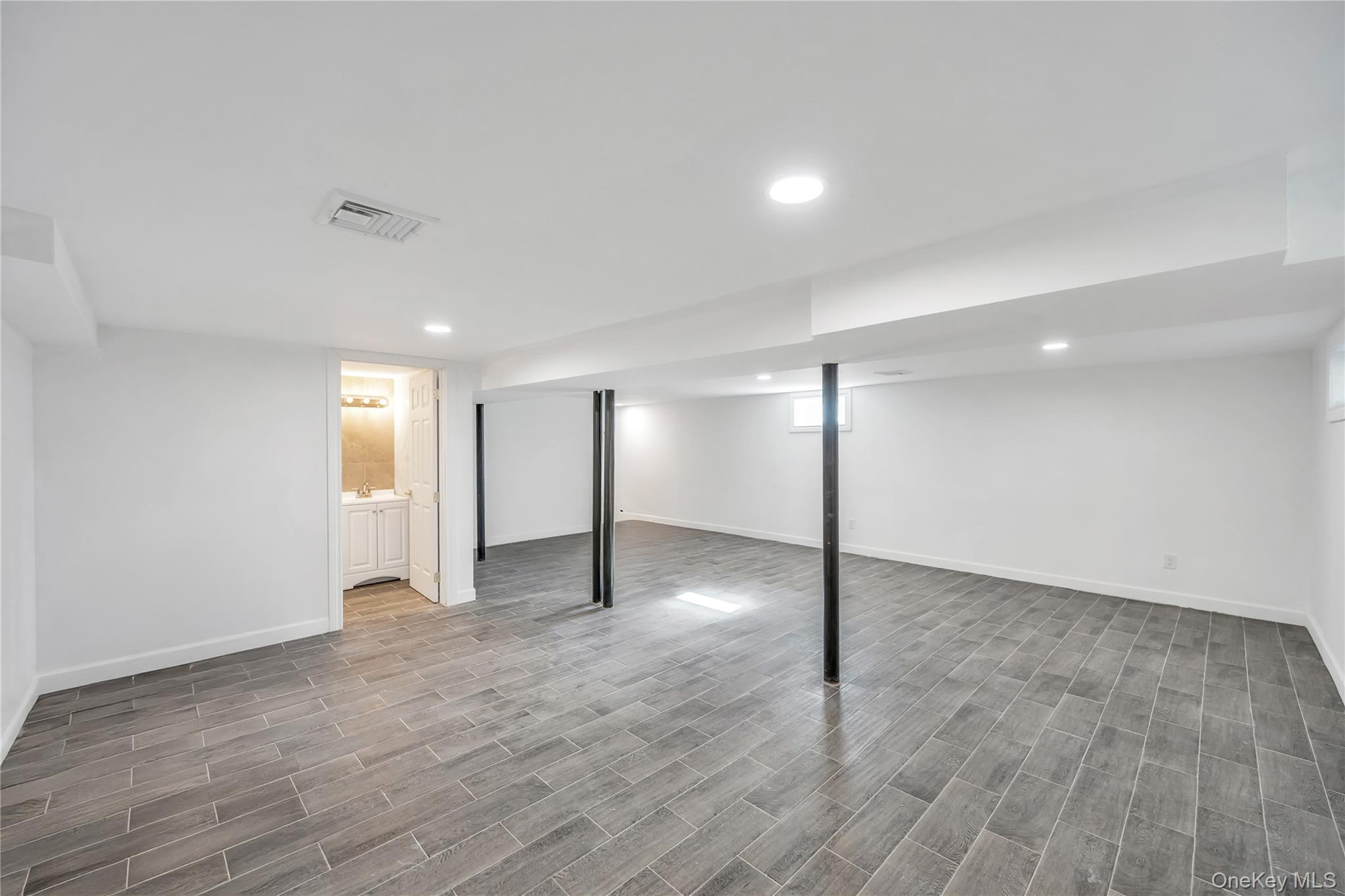 123 Cayuga Avenue Property Photo 15