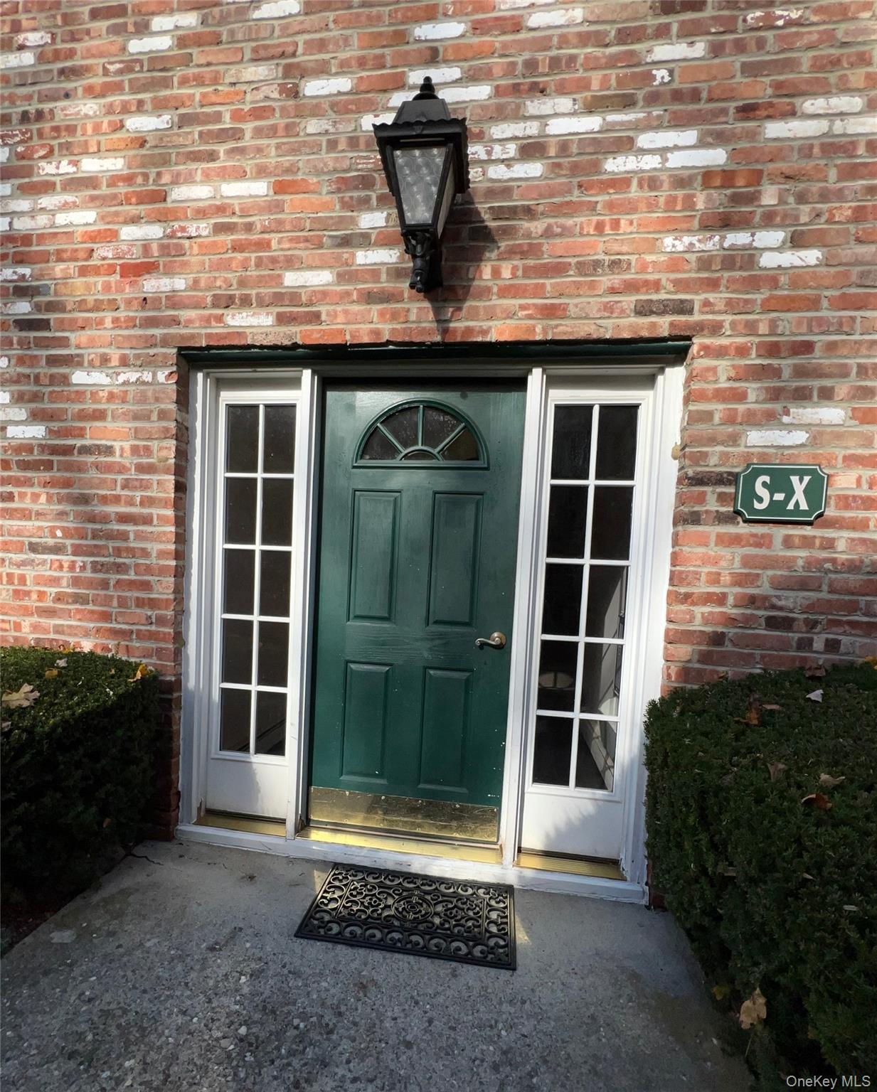 16 Scenic Drive S Property Photo 2