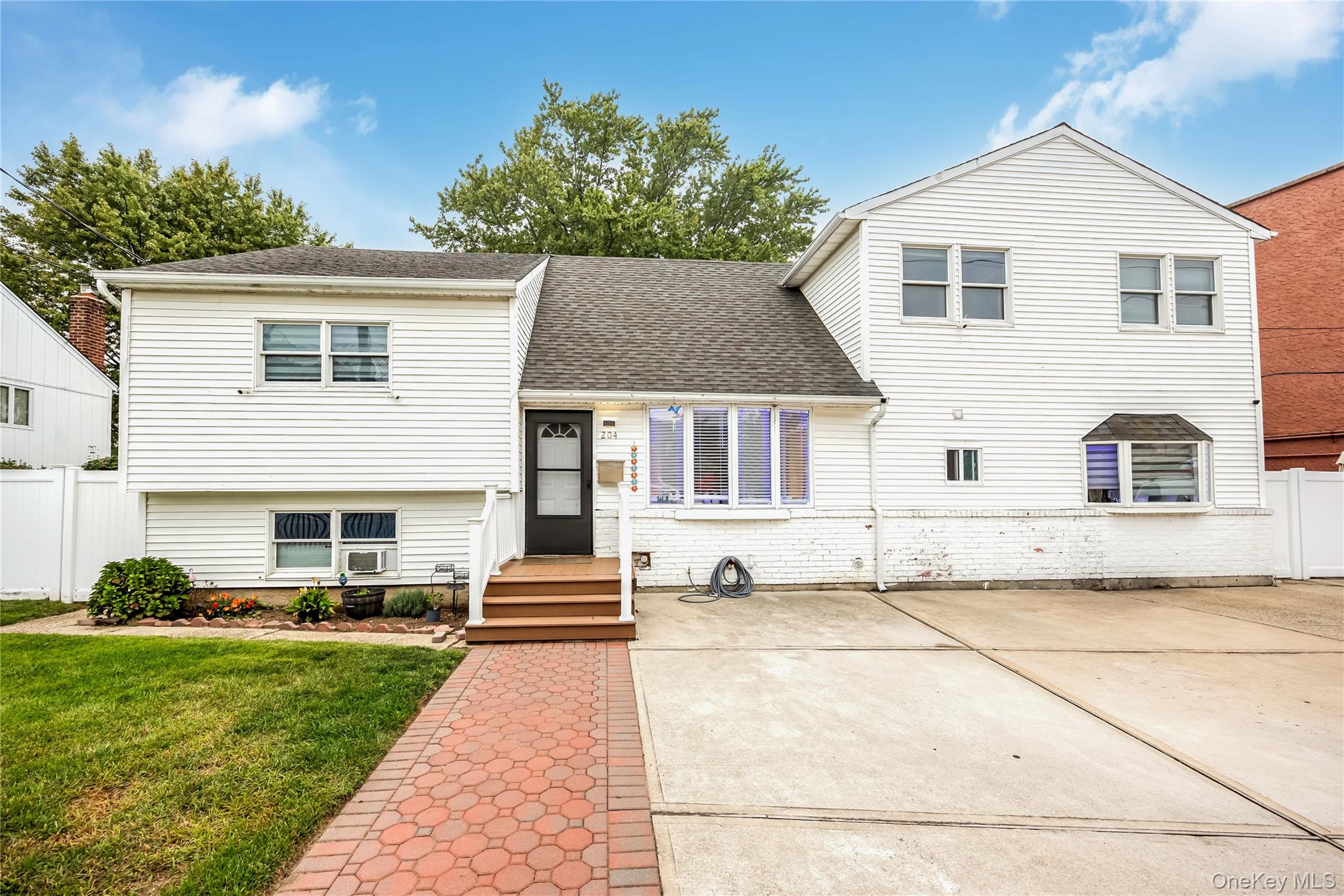 204 Bayside Avenue Property Photo 1