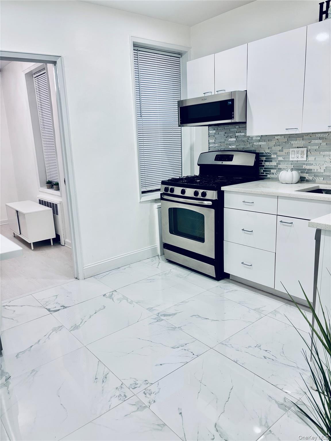 16 N Broadway 3E Property Photo 1