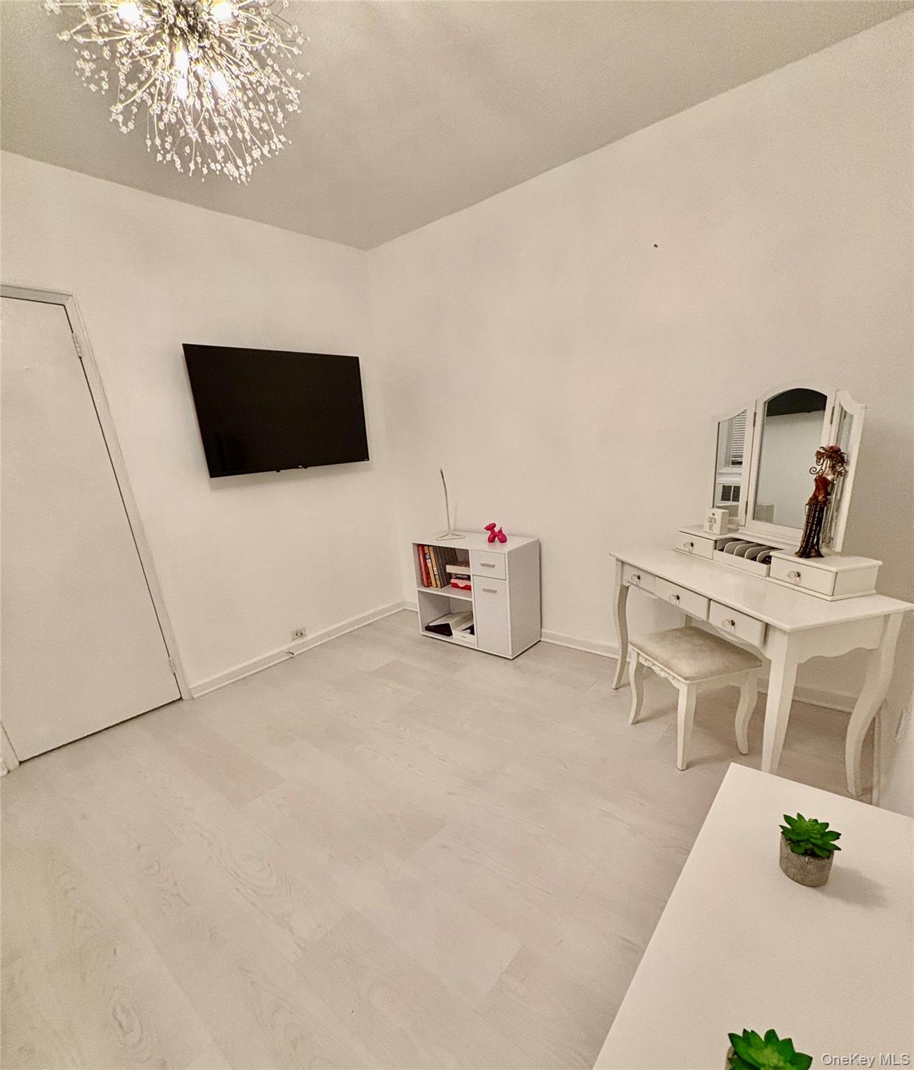 16 N Broadway 3e Property Photo 8
