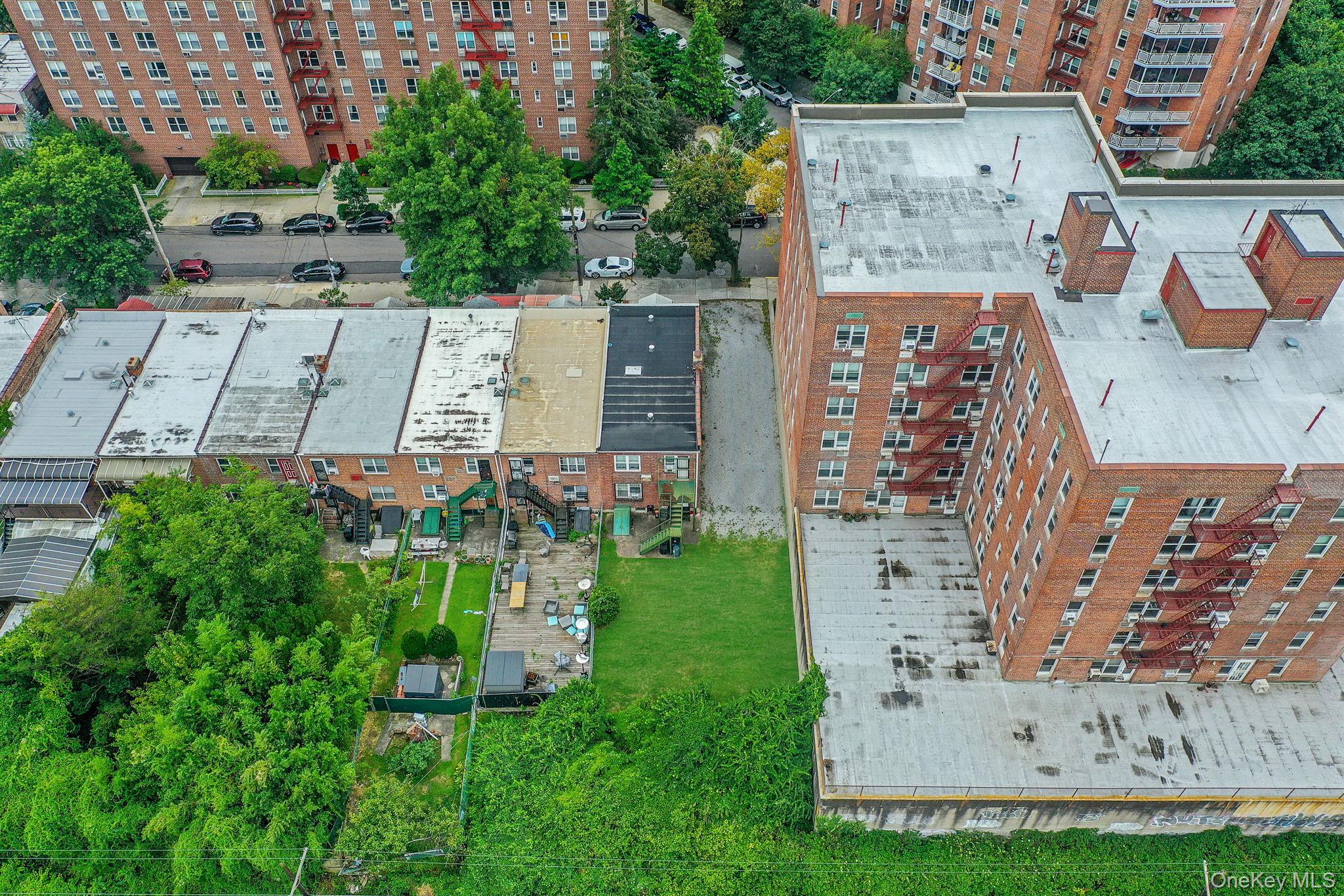 66-11 Burns Street Property Photo 4