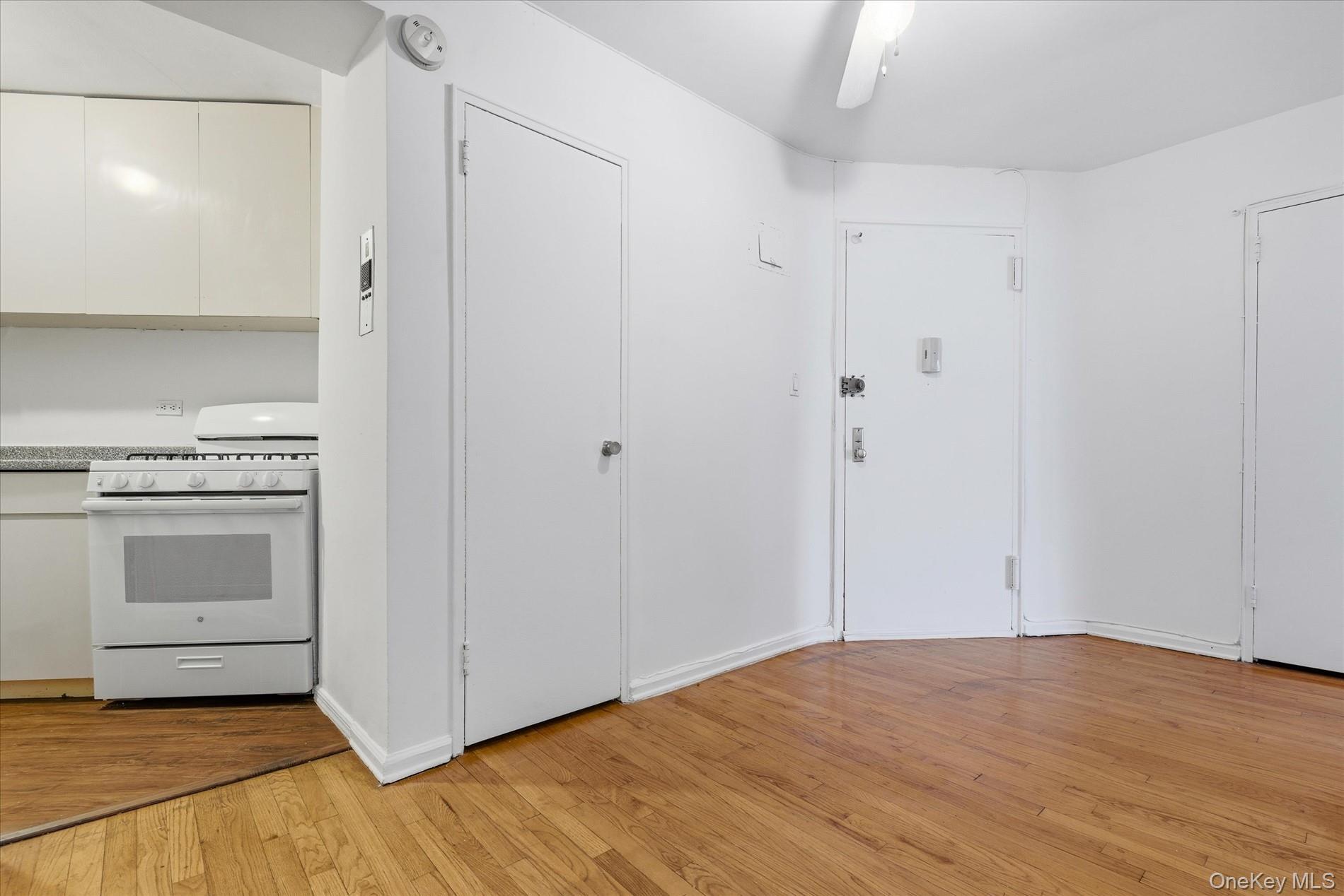 60-11 Broadway 4n Property Photo 6